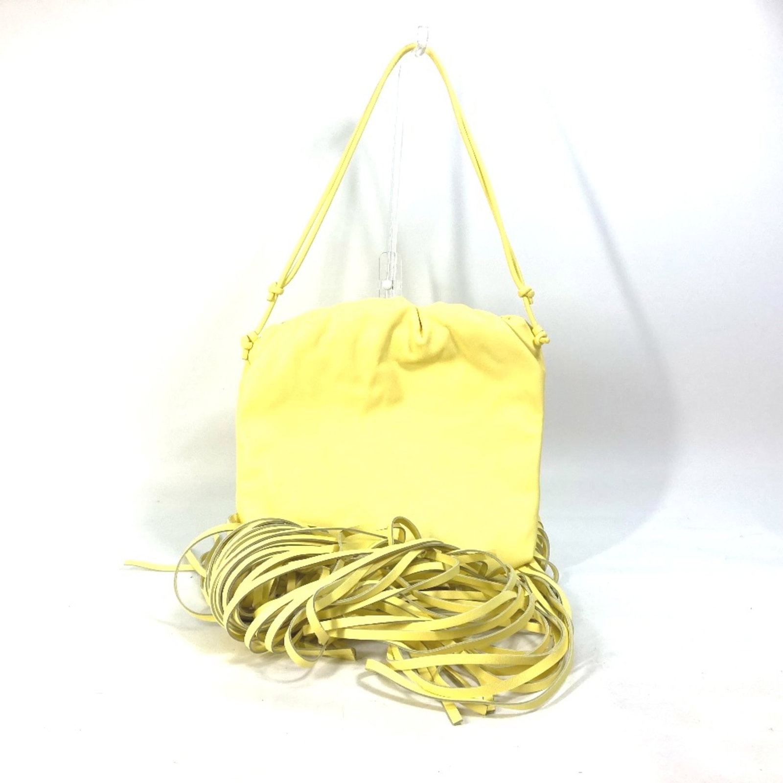 Bottega Veneta Shoulder Bag Leather: Bottega Veneta Shoulder Bag Leather Bottega Veneta's iconic shoulder bag features a vibrant yellow leather exterior, measuring 30cm x 26.5cm in width and height. The bag boasts classic Bottega Veneta 