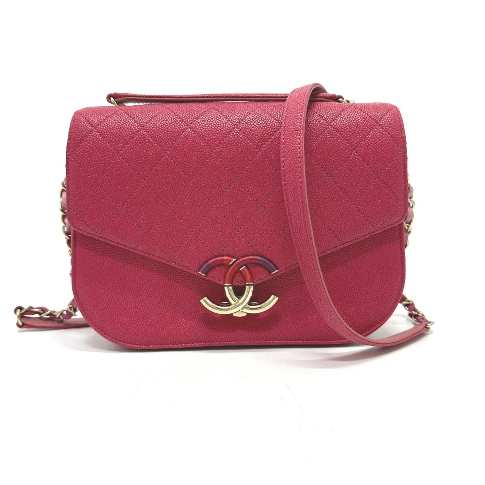 Shoulder Bag Leather Chanel: Shoulder Bag Leather Chanel Pink leather shoulder bag with 11.0inch / 28cm handle and longest shoulder strap of 51.2inch / 130cm, measuring W25cmxH18cmxD6.5cm/W9.8xH7.1xD2.6inch. This Chanel shoulder 