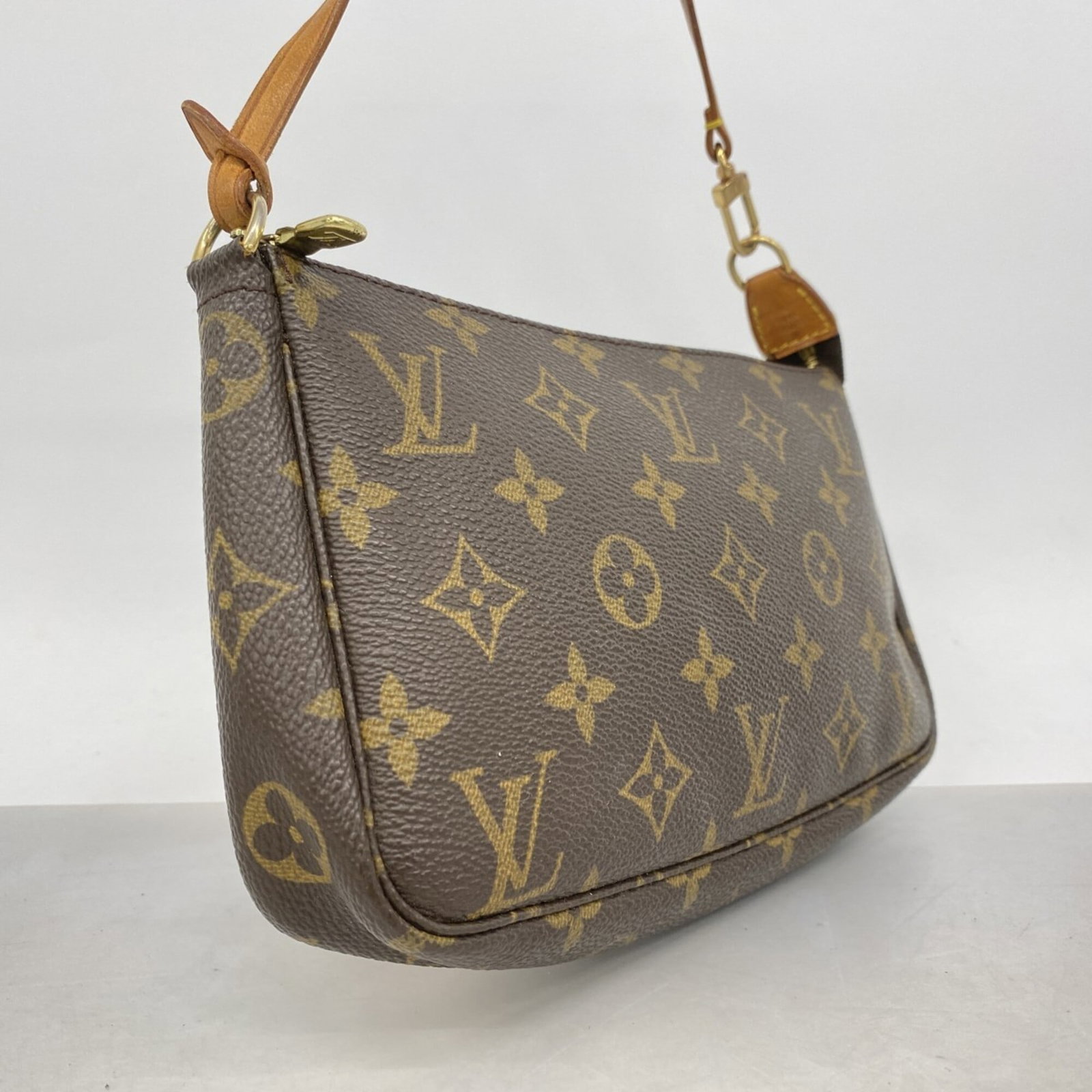 Louis Vuitton Pouch - 2