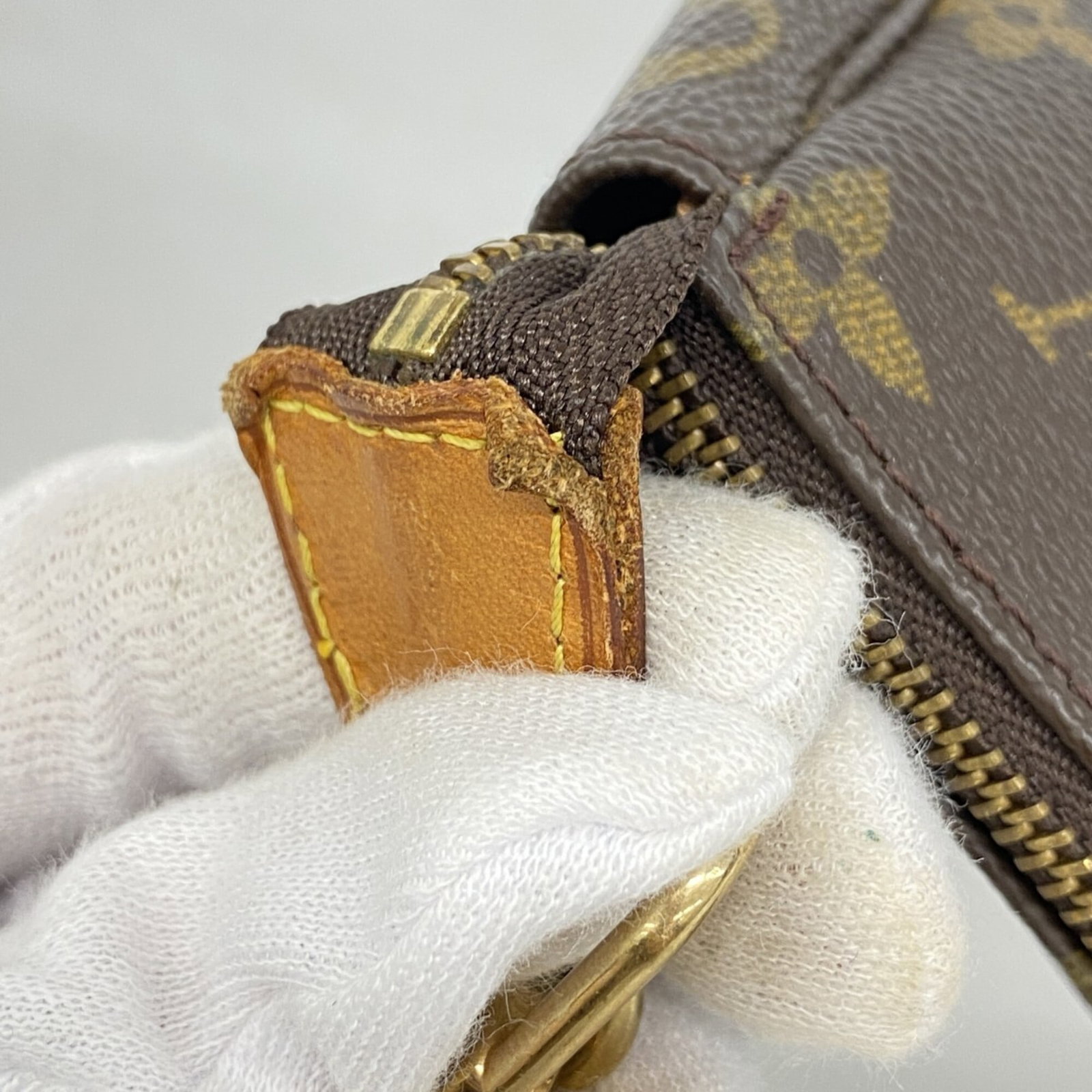 Louis Vuitton Pouch - 7