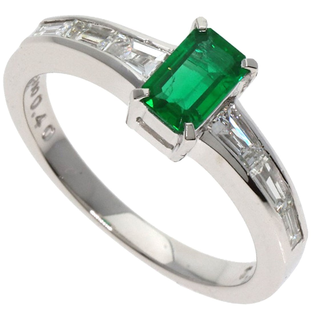 Tasaki Emerald Diamond Ring Platinum Pt900: Tasaki Emerald Diamond Ring Platinum Pt900 Tasaki Emerald Diamond Ring Platinum Pt900 features a stunning silver-toned platinum setting, showcasing two beautiful emeralds weighing E 0.6ct and D 0.4ct.