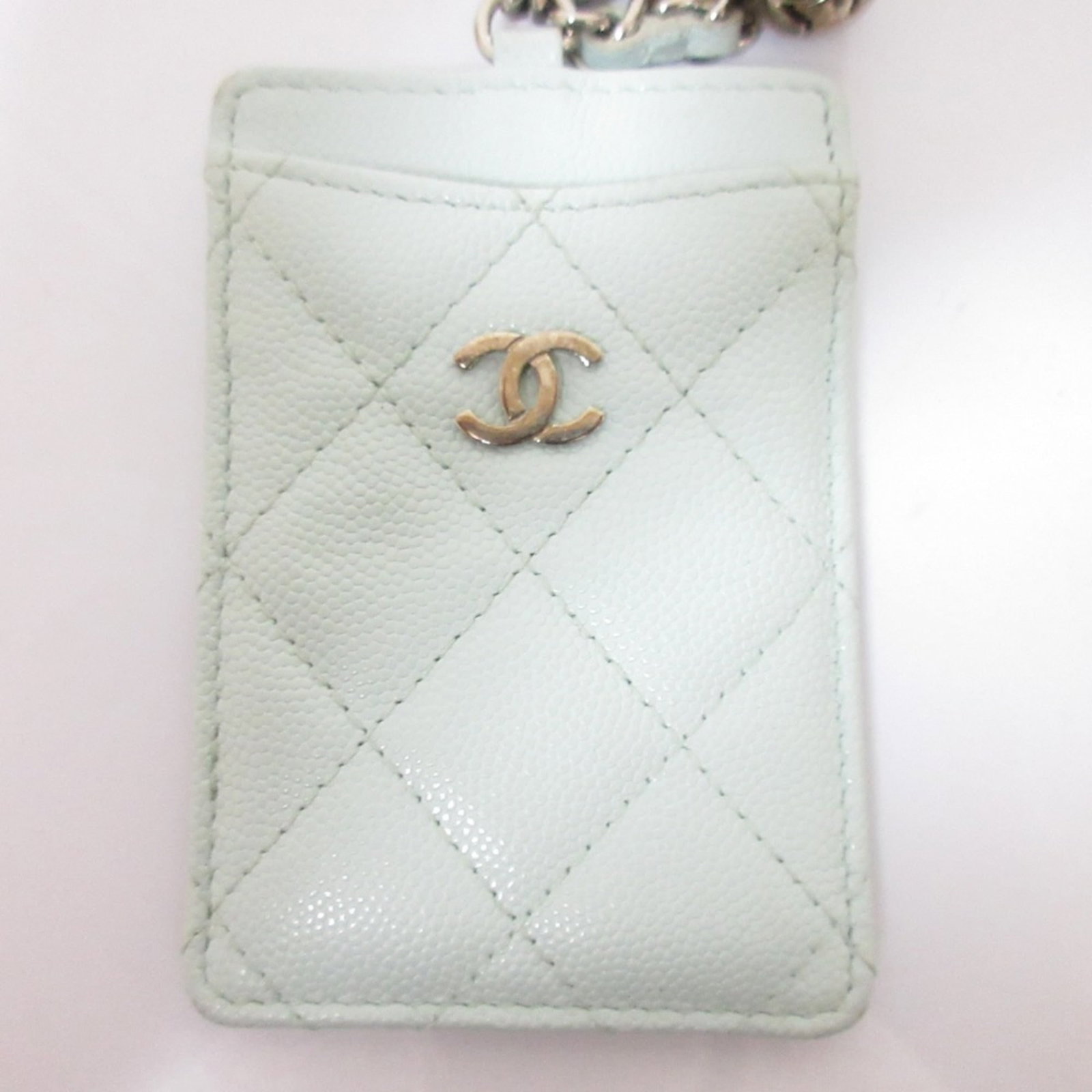 Case Pass Travel Chanel: Case Pass Travel Chanel Case Pass Travel Chanel in light blue, measuring 10cm x 7cm. This compact case features a sleek design and a subtle color that adds a touch of elegance to any travel