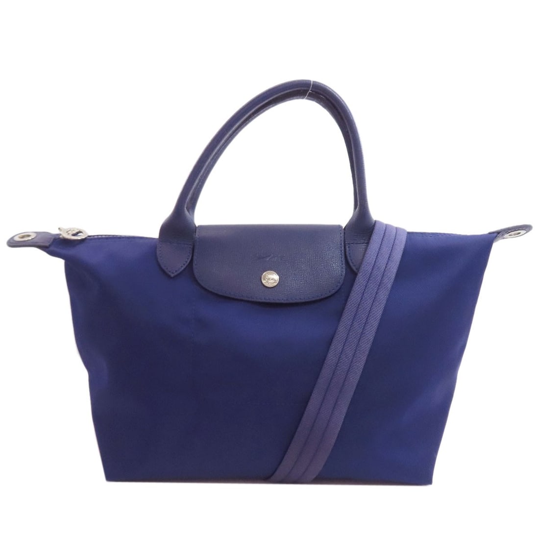 Longchamp Le Pliage 2Way Tote Bag Nylon: Longchamp Le Pliage 2Way Tote Bag Nylon Blue Longchamp Le Pliage 2Way Tote Bag made from Nylon. This bag features the iconic 2-way design that allows for multiple configurations, making it a