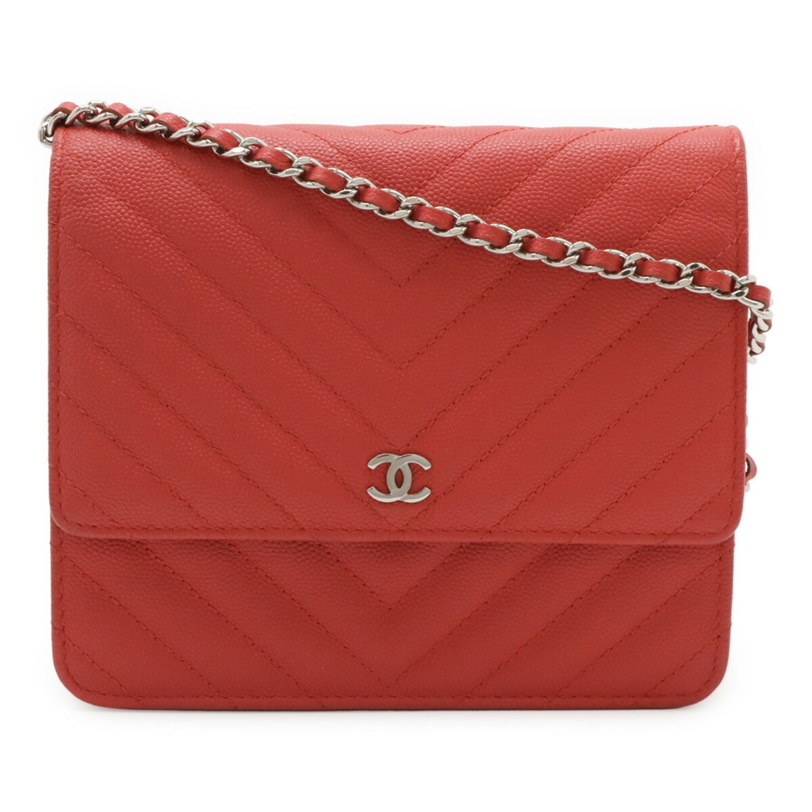 Calfskin shoulder bag grained by Chanel: Calfskin shoulder bag grained by Chanel Pink and Red Grained Calfskin Pochette Bag from Chanel. This stylish shoulder bag features a unique grained calfskin material, measuring 15cm x 17cm x 5cm, with
