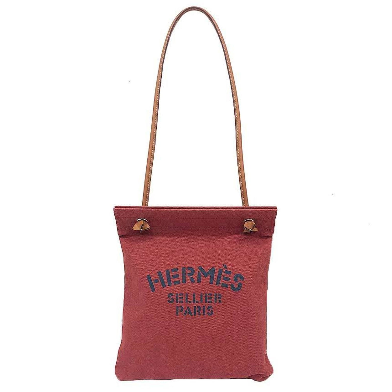 Chevron Leather Shoulder To Hermes Bag: Chevron Leather Shoulder To Hermes Bag Toile chevron leather, iconic red color, and sleek design come together in this stylish shoulder bag from Hermes. Measuring 33.5cm x 30cm, it features a dust bag