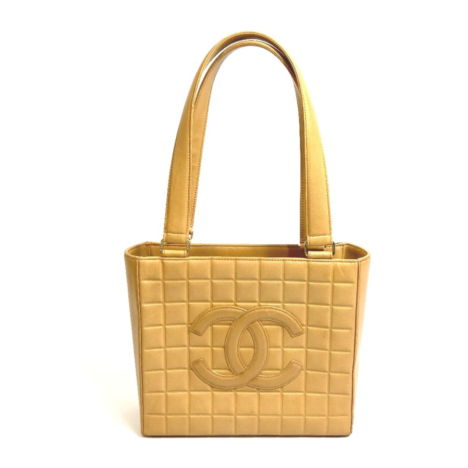 Leather tote bag by Chanel: Leather tote bag by Chanel Beige leather tote bag by Chanel, measuring W24cmxH21cmxD8cm. This stylish and classic design features high-quality leather construction, with a timeless beige color that ex