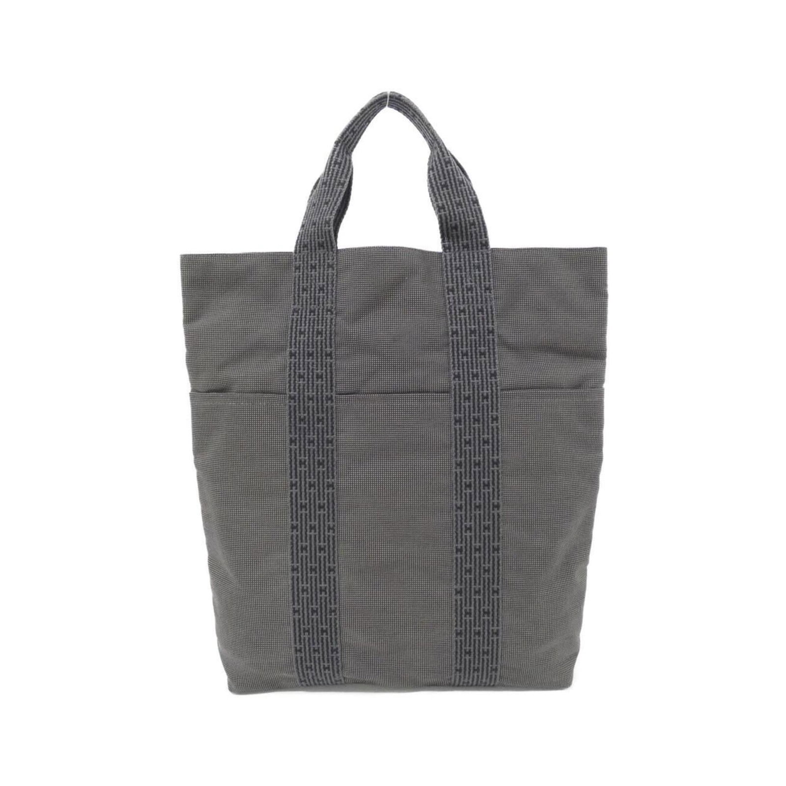 Handbag Canvas by Hermes: Handbag Canvas by Hermes Canvas by Hermes features a sleek black design, measuring 40cm x 36cm x 7cm. This iconic handbag boasts a canvas material and compact size, making it an ideal accessory for ev