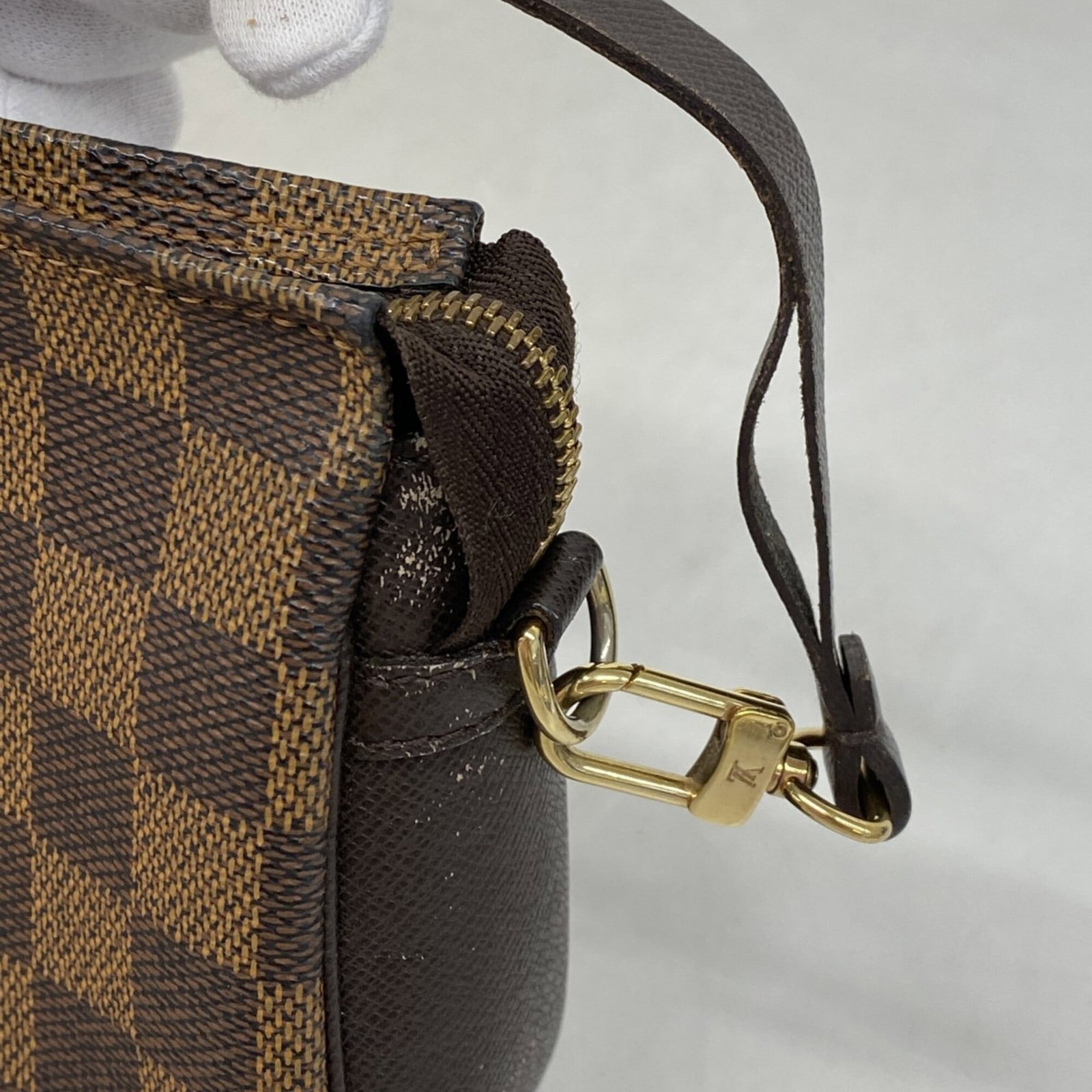 Louis Vuitton Pouch - 6