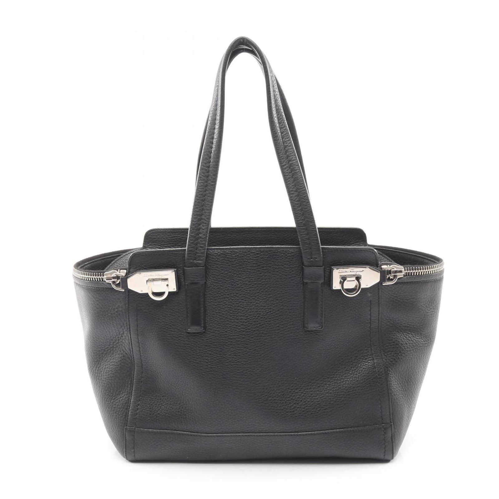 Handbag Leather Salvatore Ferragamo: Handbag Leather Salvatore Ferragamo This Salvatore Ferragamo handbag features black leather construction with a signature. Made from high-quality leather, it measures 24cm x 29cm x 15cm and has a slee
