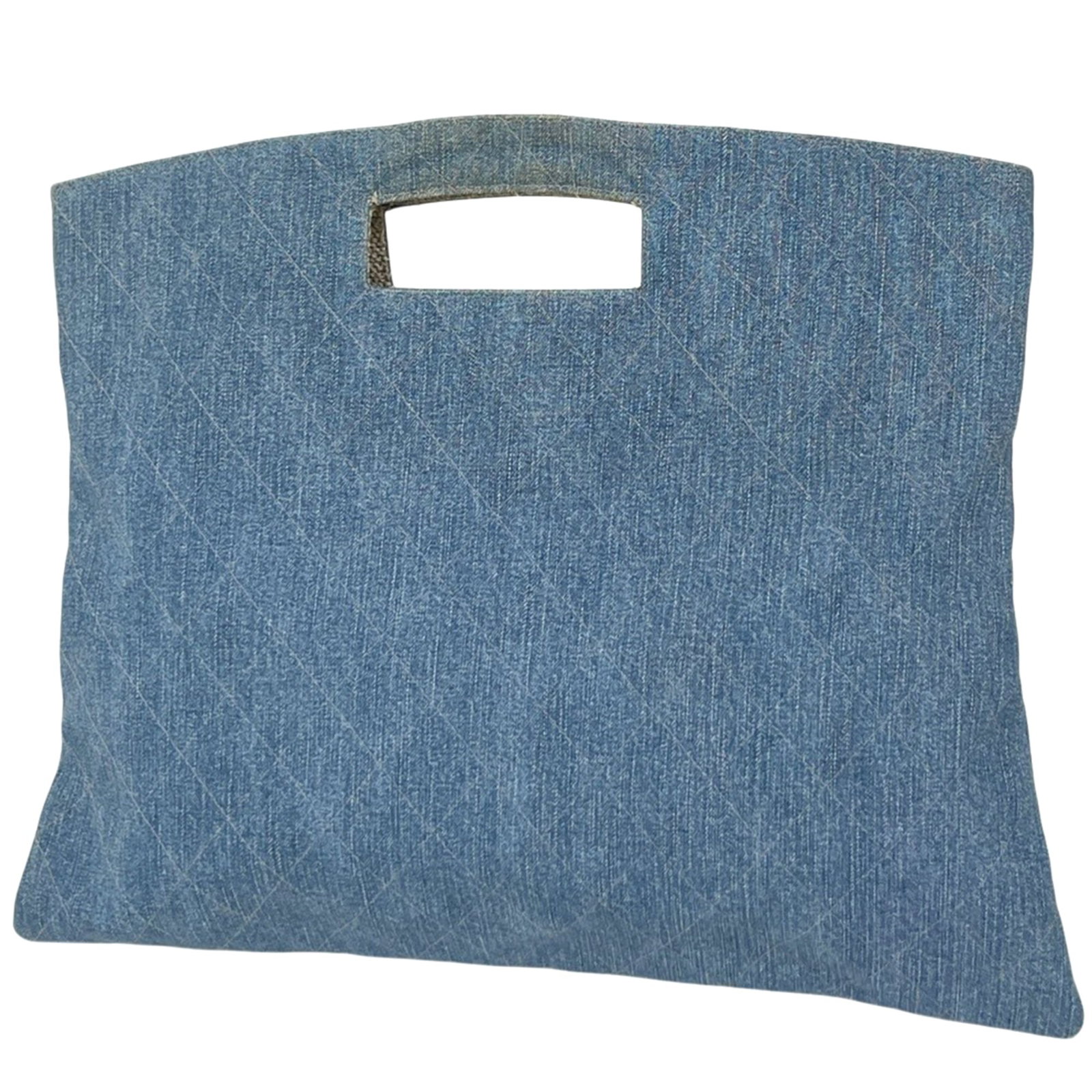 Chanel handbag denim: Chanel handbag denim Chanel handbag denim boasts a striking blue hue and unique denim material, setting it apart from traditional leather handbags. Measuring 29.5cm x 39cm x 1cm, this stylish accessor