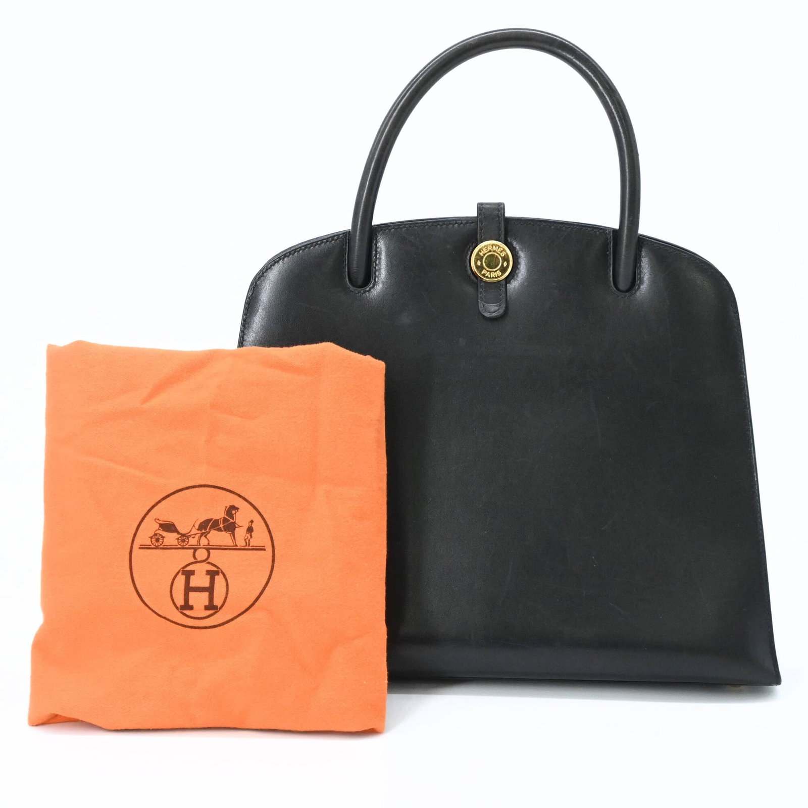 Calf Leather Handbag Hermes Box: Calf Leather Handbag Hermes Box Box calf leather construction provides a rich, luxurious feel to this Dalvy handbag from Hermes. Measuring 24cm x 30cm x 12cm, it offers a sleek and compact design that