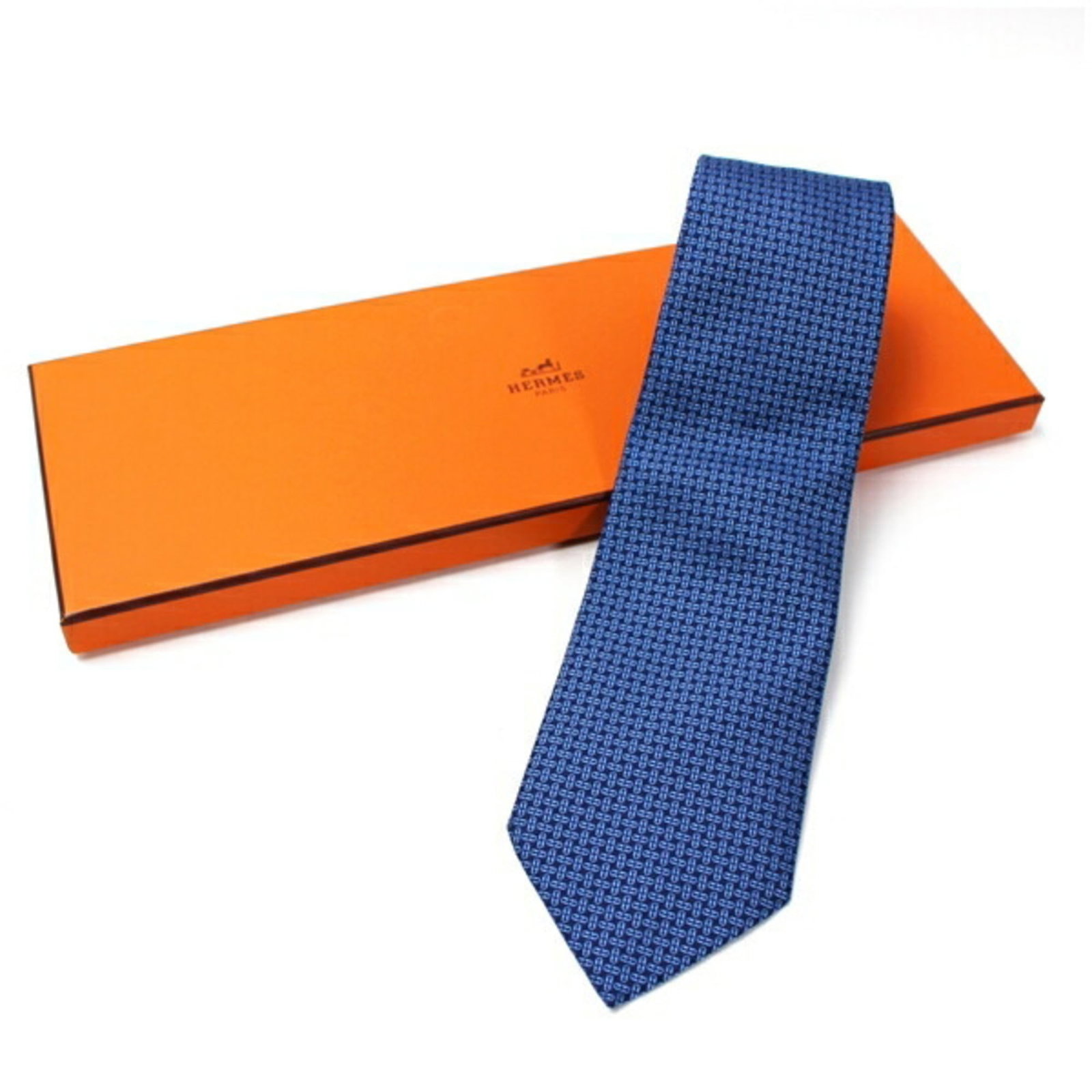 Silk Cravat Hermes: Silk Cravat Hermes Silk Cravat from Hermes, available in blue and navy, features a 9cm width. The item comes with a box for storage. A high-quality silk cravat from the renowned brand Hermes. Item Spe