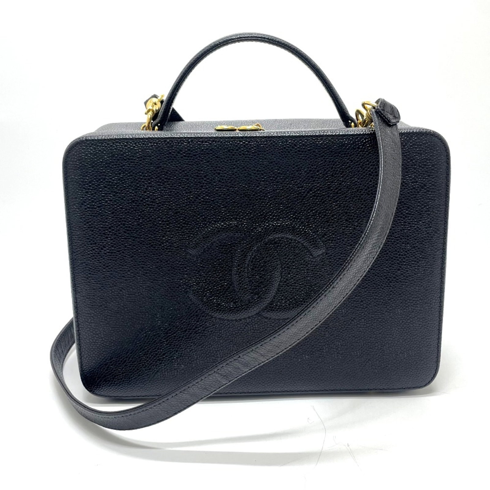 Chanel Handbag leather: Chanel Handbag leather Black leather Chanel handbag with dimensions 19.5cm x27.5cm x11cm, featuring a signature on the item. This black leather handbag measures 46.1inch in length when worn over the s