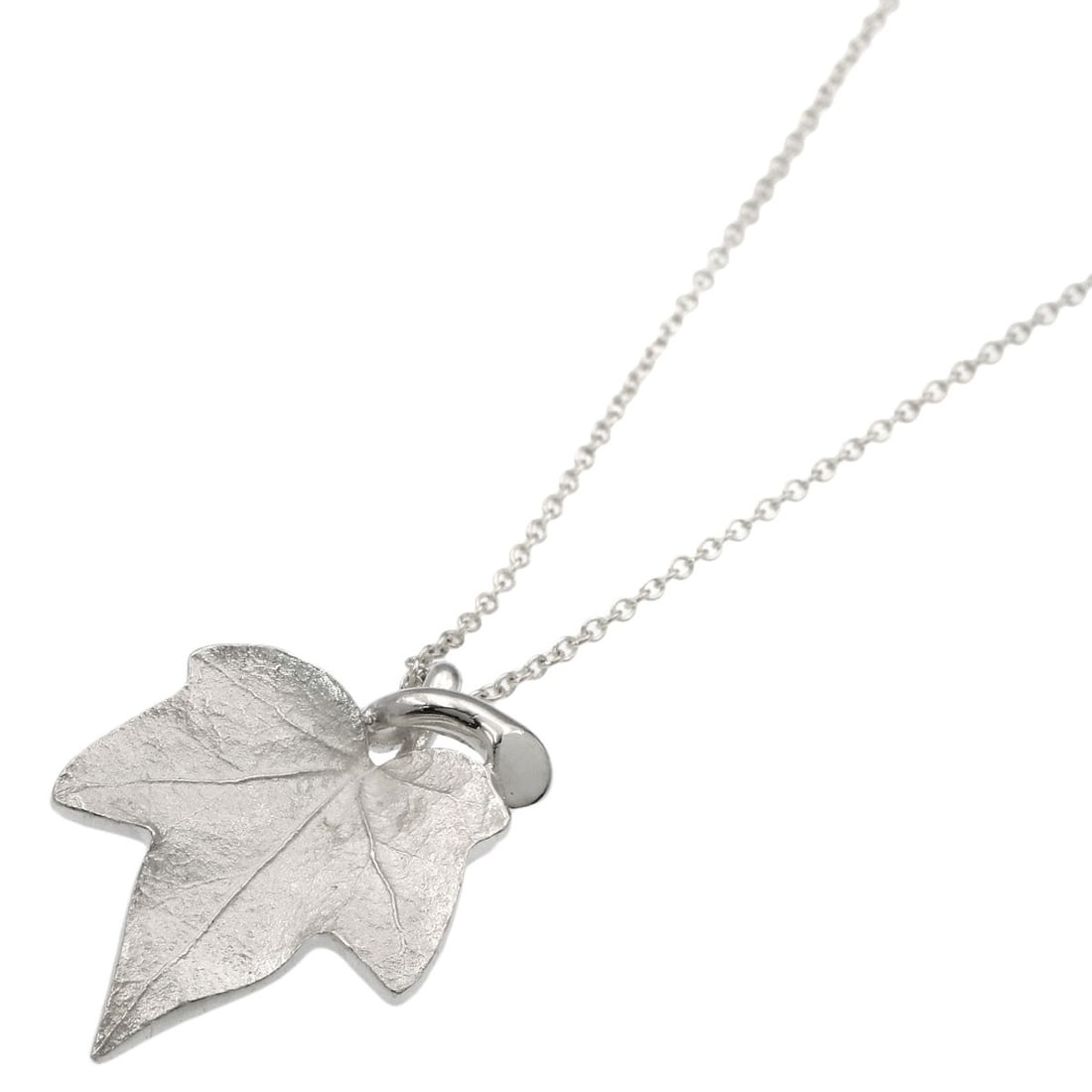 Leaf motif silver necklace by Tiffany Co: Leaf motif silver necklace by Tiffany Co Silver Leaf Motif Necklace by Tiffany Co. Bears a signature, made from high-quality silver metal, and features a distinctive leaf motif design on its exterior.