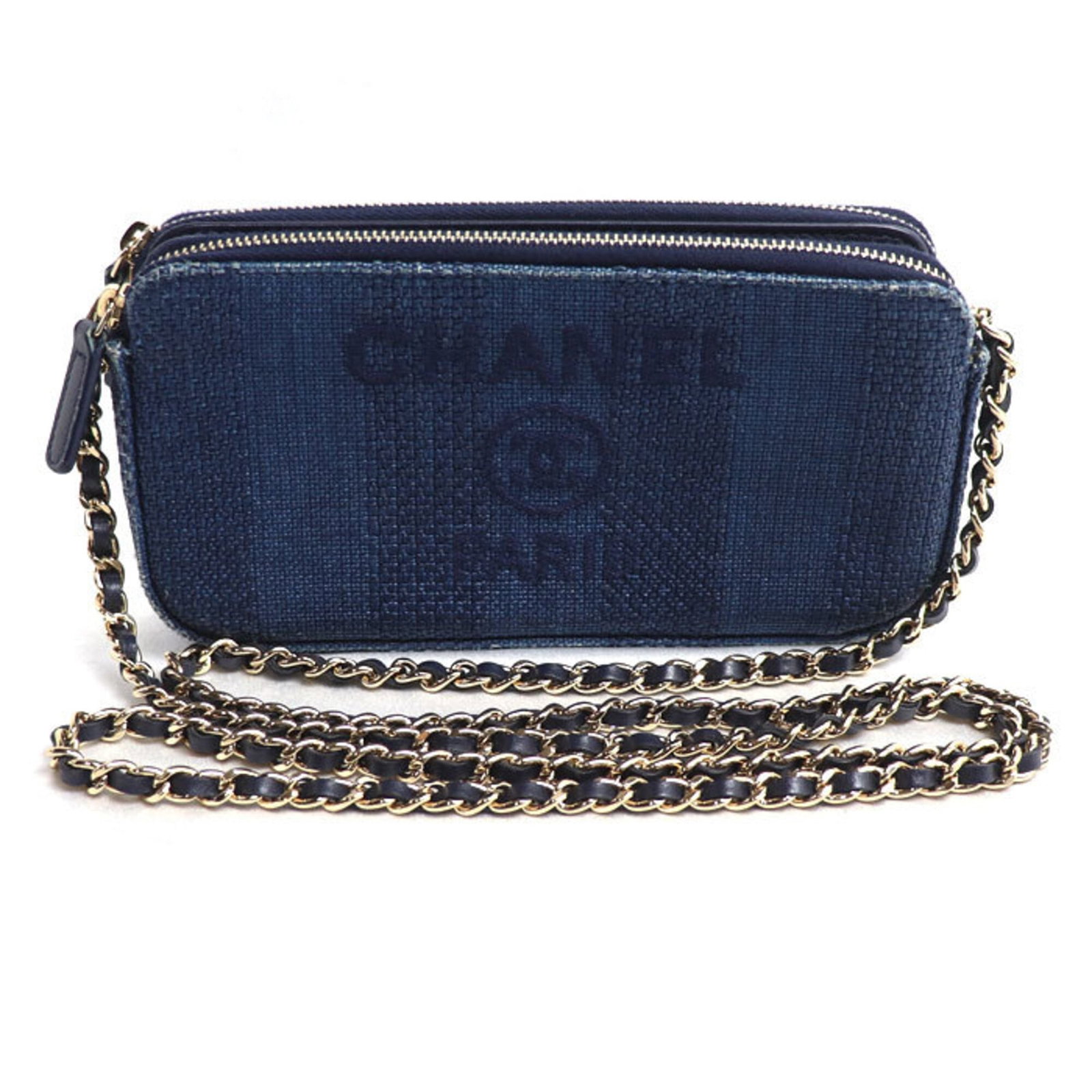 Canvas leather bag shoulder from Chanel: Canvas leather bag shoulder from Chanel Canvas leather bag shoulder from Chanel features a classic design with navy color and precise measurements. Made from high-quality canvas and leather, this bag 