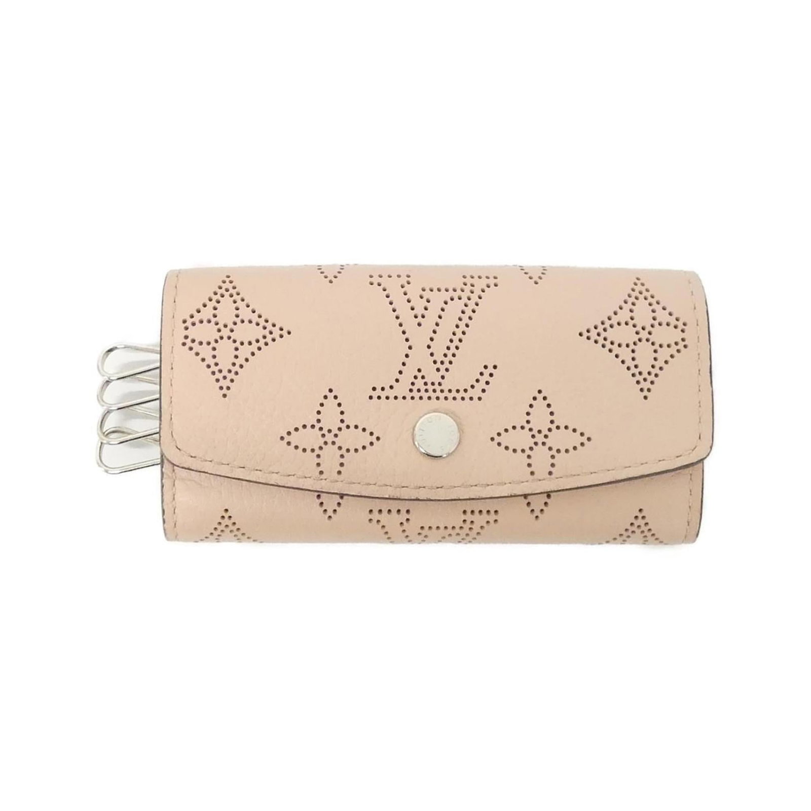 Louis Vuitton Keycase Leather: Louis Vuitton Keycase Leather Magnolia-colored calf leather keycase with dust bag, designed by Louis Vuitton. This compact accessory features a classic design and premium materials. The elegant dust b
