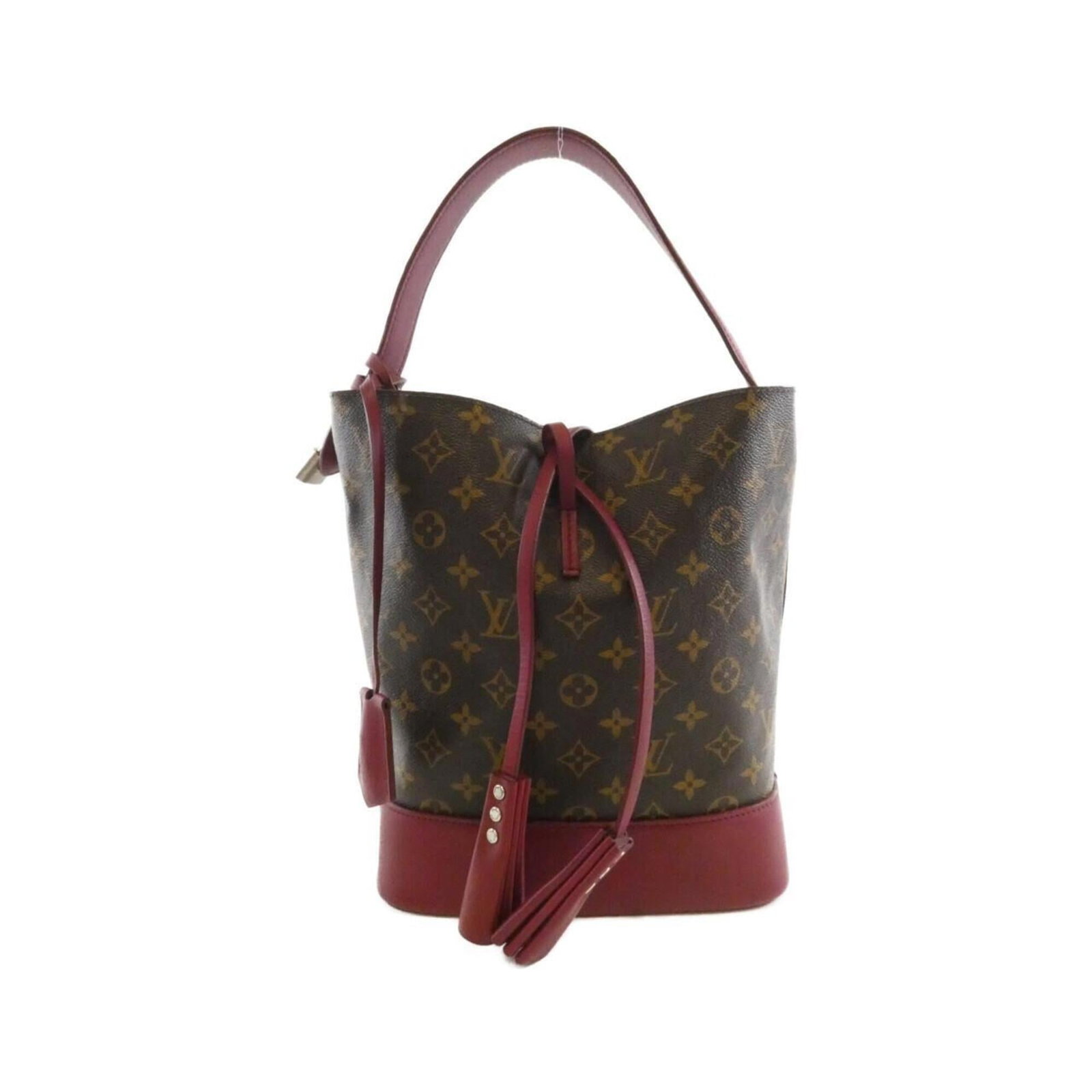 Monogram Louis Vuitton Shoulder Bag: Monogram Louis Vuitton Shoulder Bag Marron Monogram Louis Vuitton Shoulder Bag with Silver Hardware, measuring 28cm x 24cm x 13cm. This stylish shoulder bag features the iconic Monogram pattern in a r