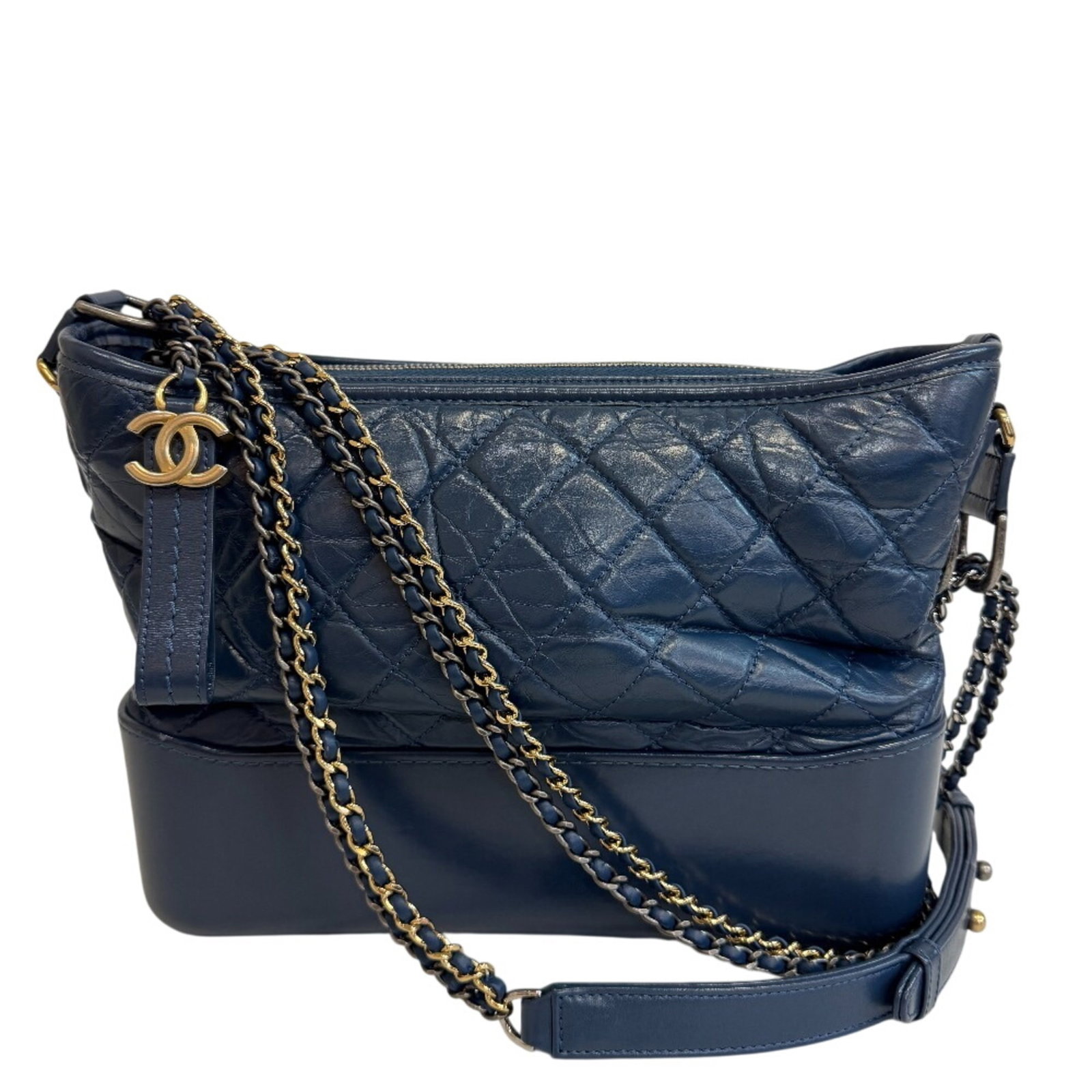 Shoulder Bag Leather Chanel: Shoulder Bag Leather Chanel This stunning shoulder bag features rich blue leather made from high-quality calfskin, crafted with attention to detail. The spacious interior and adjustable strap make it 