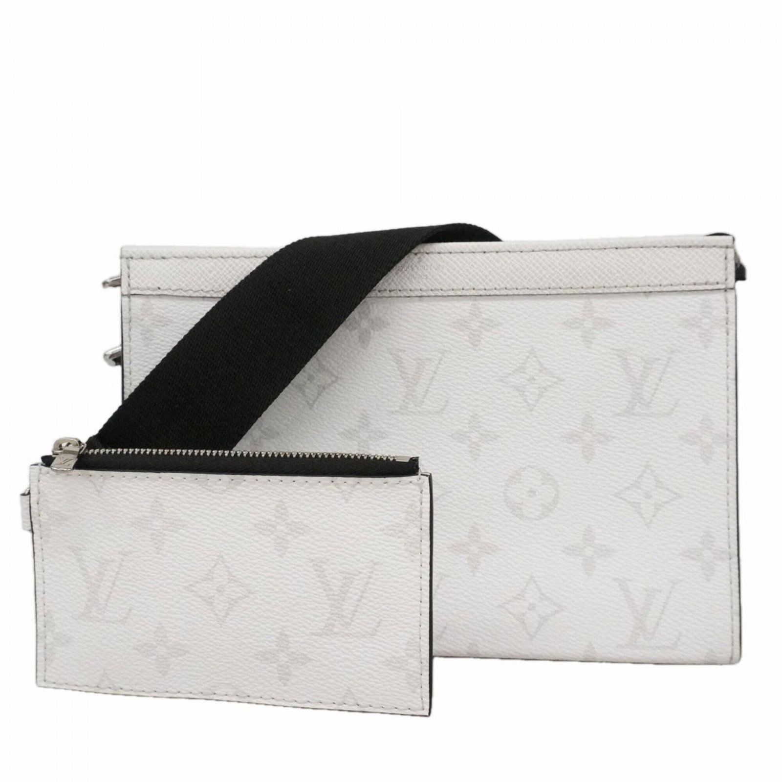 Shoulder Bag By Louis Vuitton: Shoulder Bag By Louis Vuitton Blanc Louis Vuitton shoulder bag with clean lines and classic design. Measuring 14.5cm x 21.5cm x 4.5cm, it features a timeless silhouette that suits everyday use. The ic