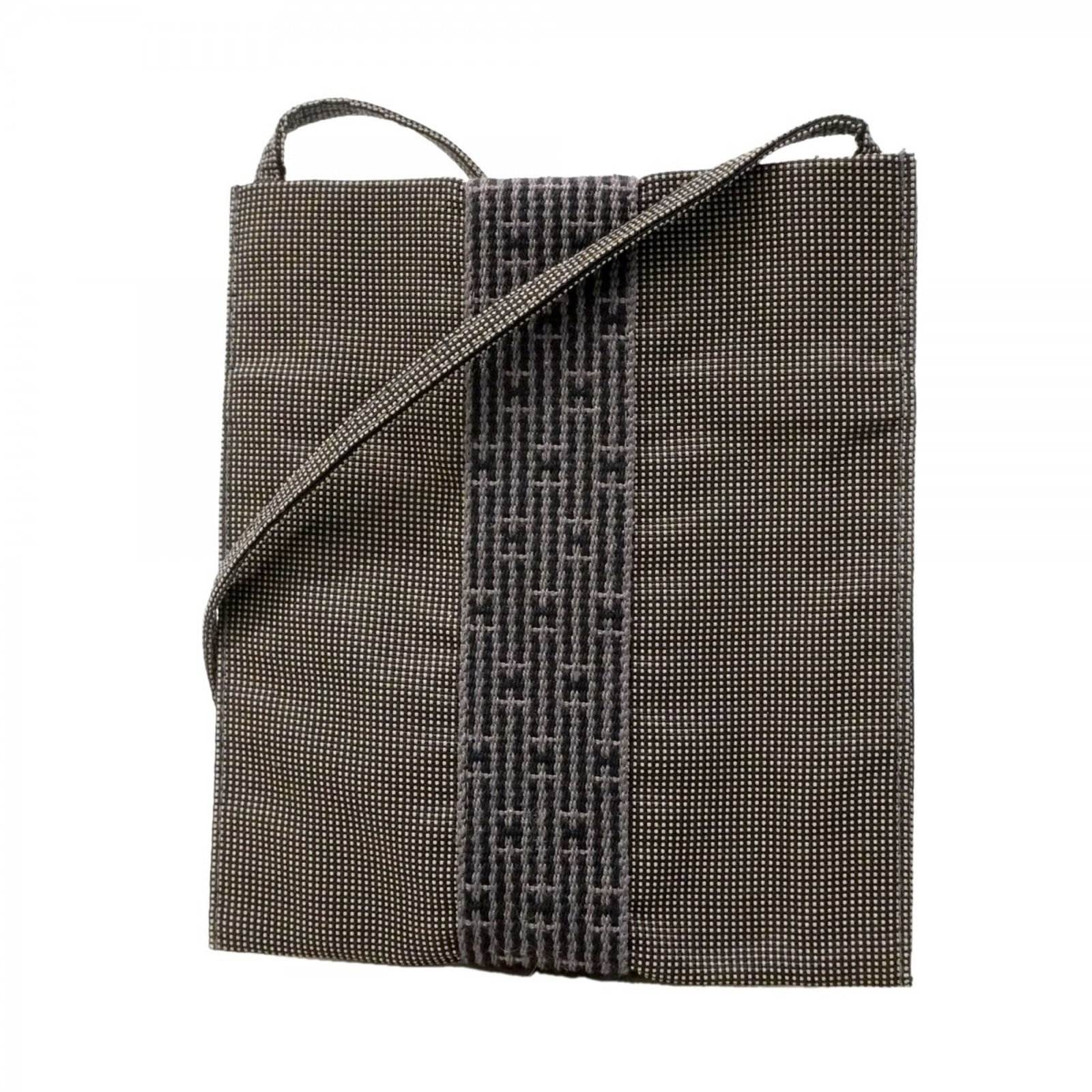 Shoulder bag canvas Hermes: Shoulder bag canvas Hermes Canvas shoulder bag with gray color, measuring 19cm x 17cm x 1cm. This classic design features high-quality canvas material and a sleek silhouette. Perfect for everyday use.