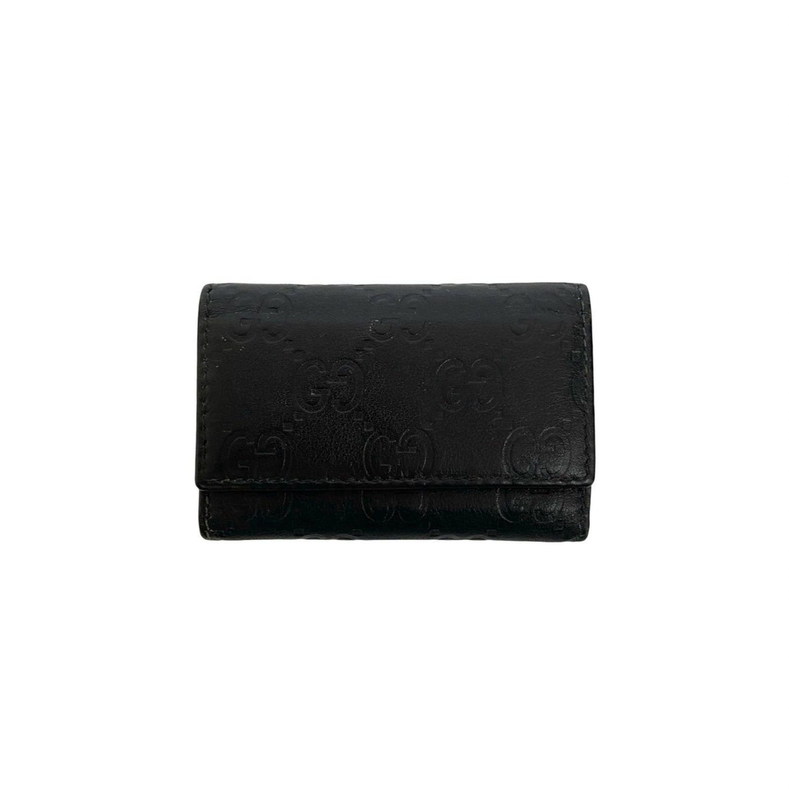Keycase Leather Gucci: Keycase Leather Gucci Black leather keycase from Gucci, measuring 6cm x 9.5cm x 1.5cm in size. This small, sleek case bears a signature and features high-quality leather construction. The classic desi