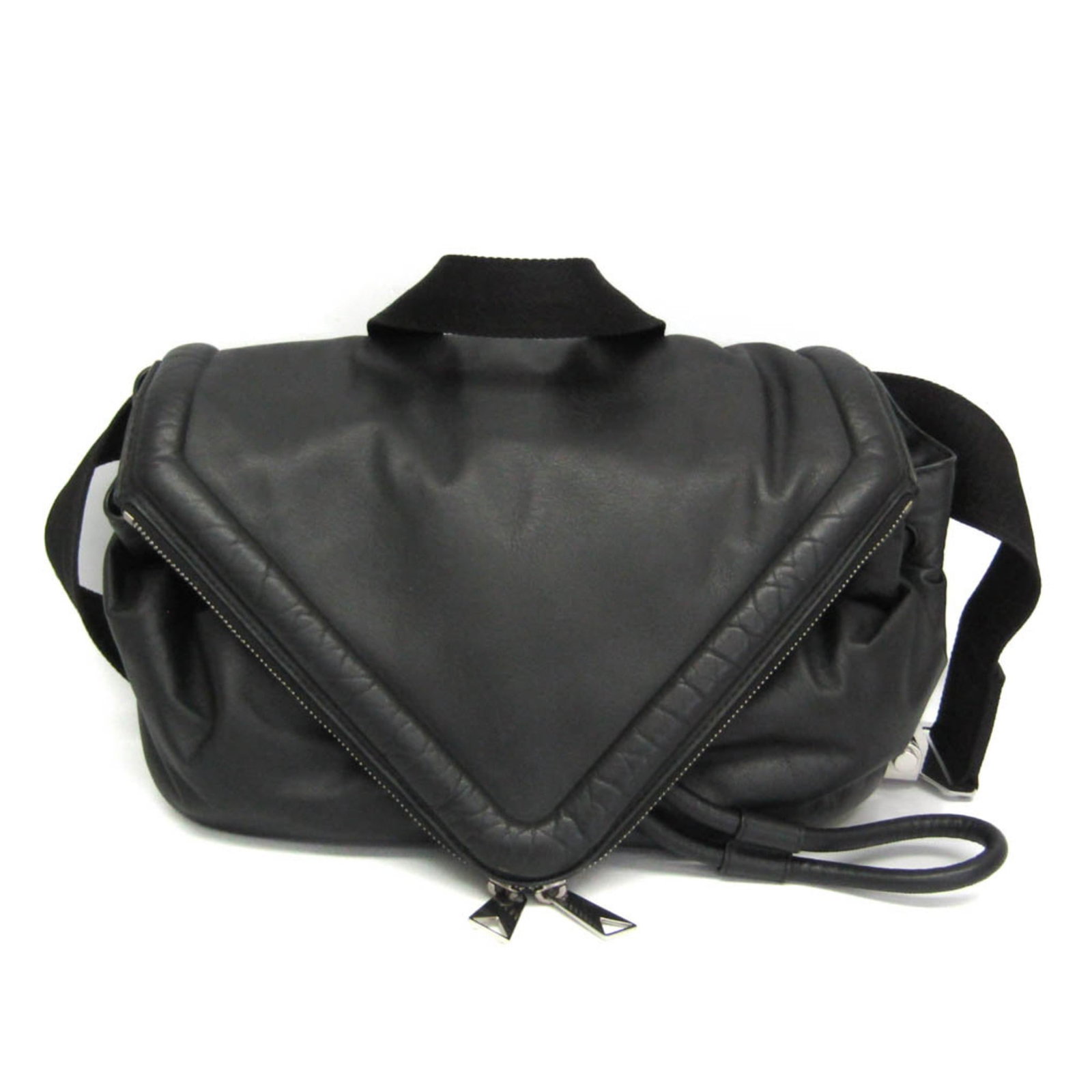 Bottega Veneta Shoulder Bag Leather: Bottega Veneta Shoulder Bag Leather Bottega Veneta's Beak Belt Bag is a sleek and sophisticated shoulder bag crafted from high-quality black leather. The bag features a unique belt closure, zipper poc