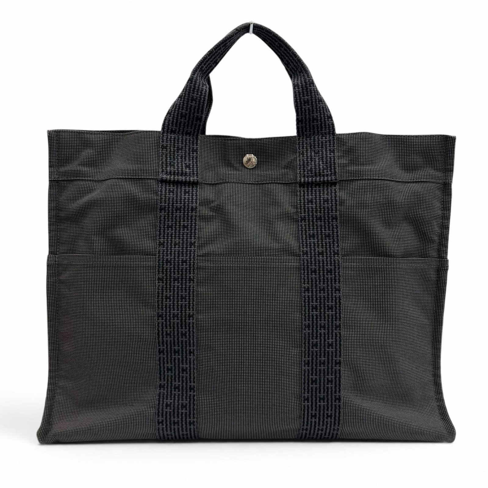 Polyamide polyester bag tote handbag: Polyamide polyester bag tote handbag Polyamide polyester bag tote handbag from Hermes, crafted in France with a durable and versatile material. Measuring 32cm x 43cm x 10cm, it offers ample space for