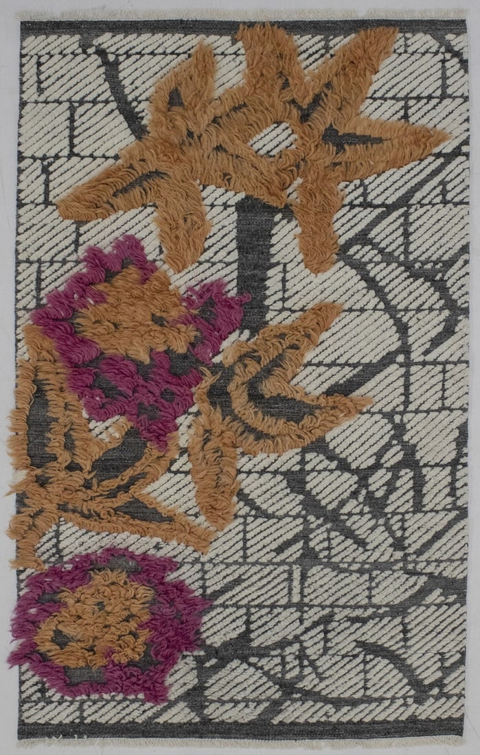 Handmade Ivory Gray Textured Floral Rug Bahamas Style Wool Area Carpet 4X6'5 Ft Hand-Knotted: Handmade Ivory Gray Textured Floral Rug Bahamas Style Wool Area Carpet 4X6'5 Ft Hand-Knotted Hand-knotted wool rug in a modern geometric pattern, measuring 119 x 195 cm. This 4x6'5 ft Bahamian-style i