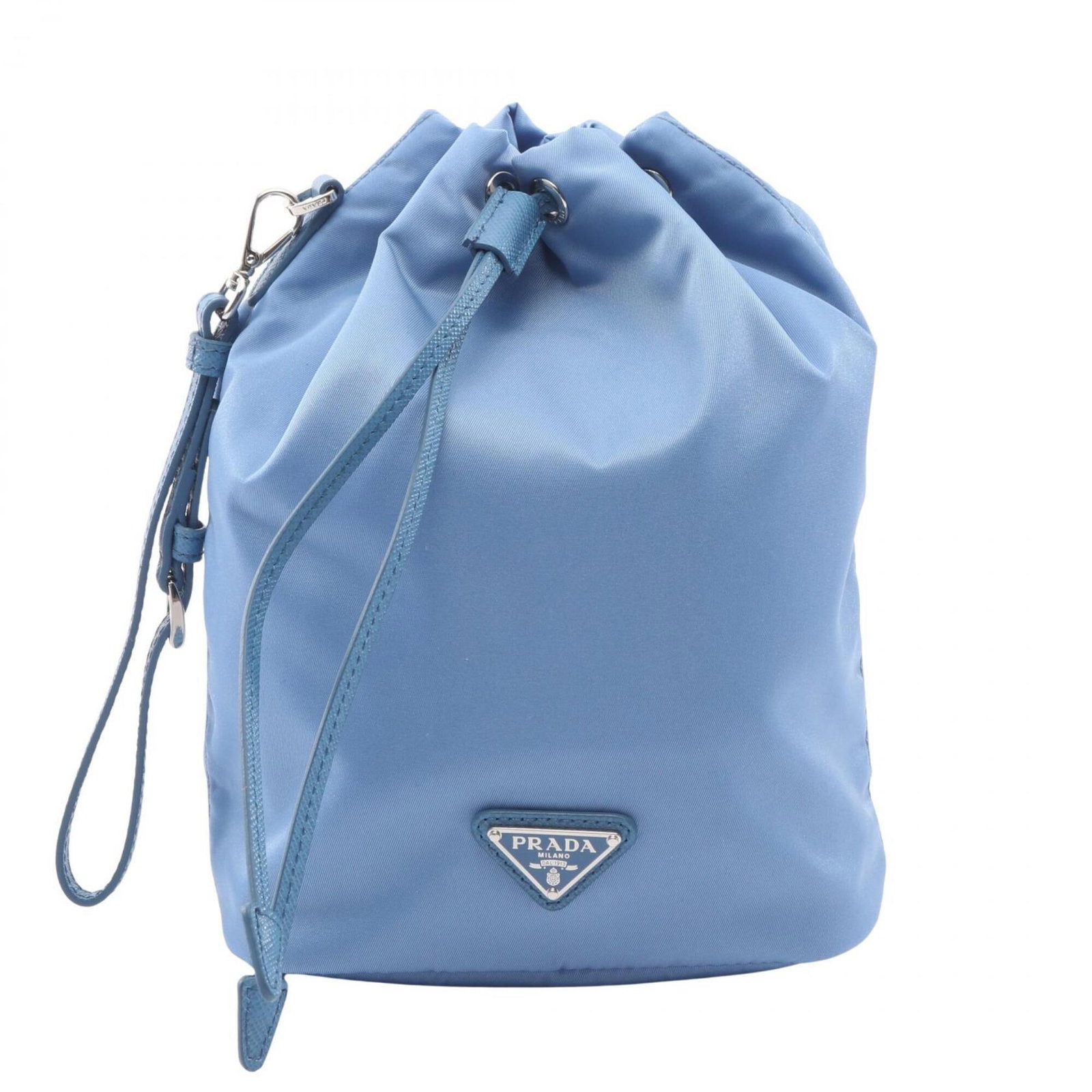 Prada Handbag Pouch Nylon Leather: Prada Handbag Pouch Nylon Leather Saffiano leather in blue, Prada's iconic nylon and leather handbag pouch features a sleek design with precise measurements at 22.5cm x 16cm / 8.85'' x 6.29''. The dur