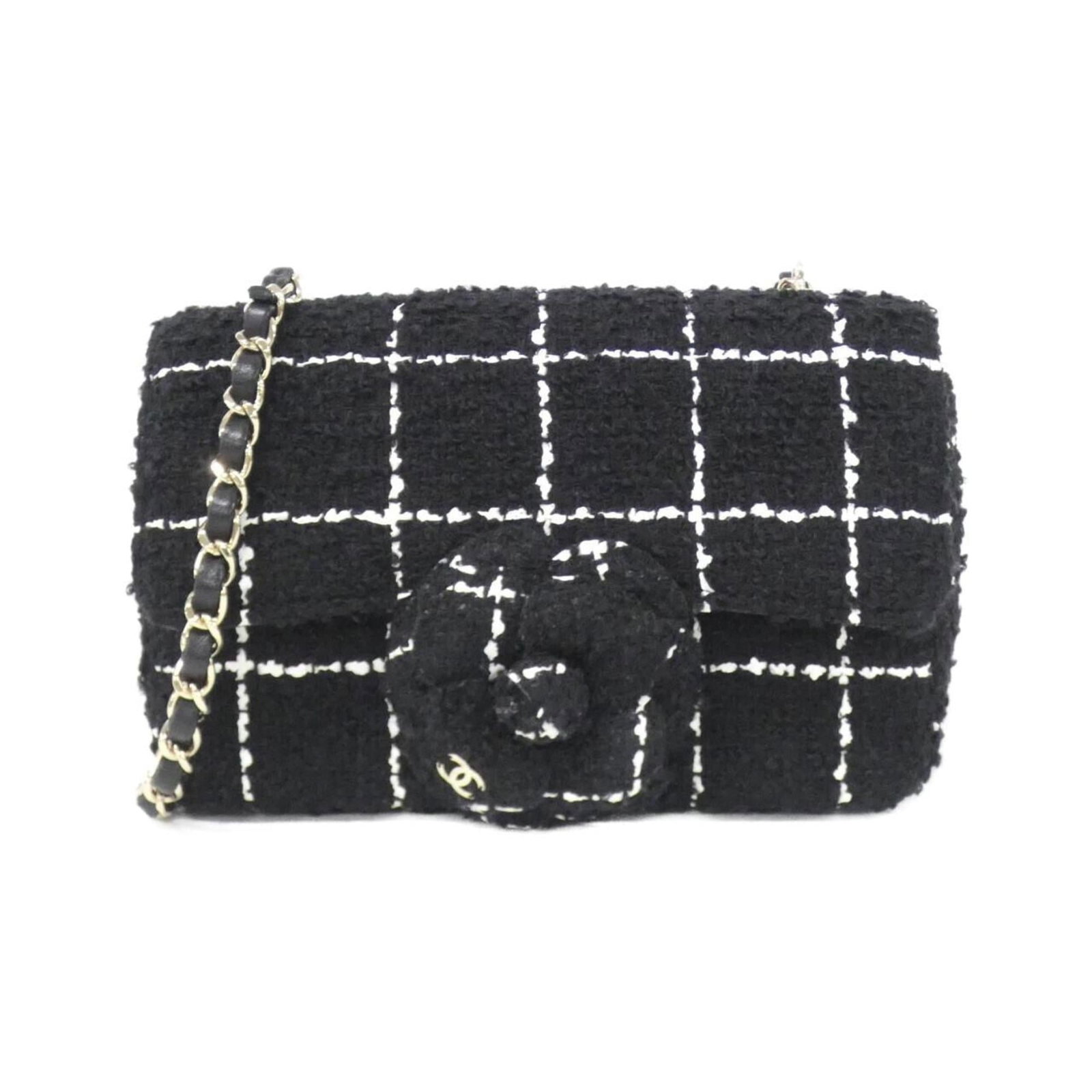 Wool Chanel Shoulder Bag: Wool Chanel Shoulder Bag The Wool Chanel Shoulder Bag is a sleek and sophisticated accessory, boasting a classic design with a wool material and black color. Measuring 12cm x 19cm x 6cm, it features a