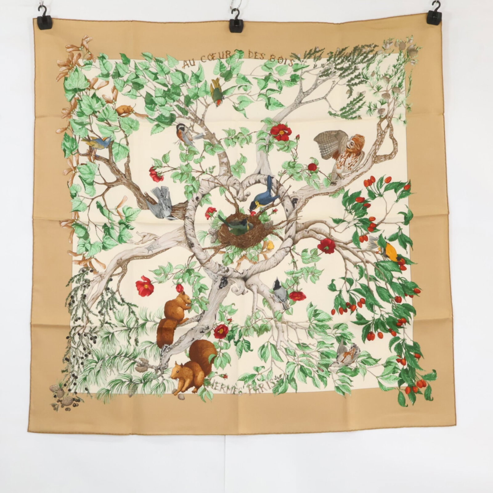 Hermes silk scarf: Hermes silk scarf Silk scarf from renowned luxury brand Hermes, boasting rich brown color and elegant dimensions. Made from high-quality silk, measuring 89cm x 90cm, this accessory is a beautiful addi