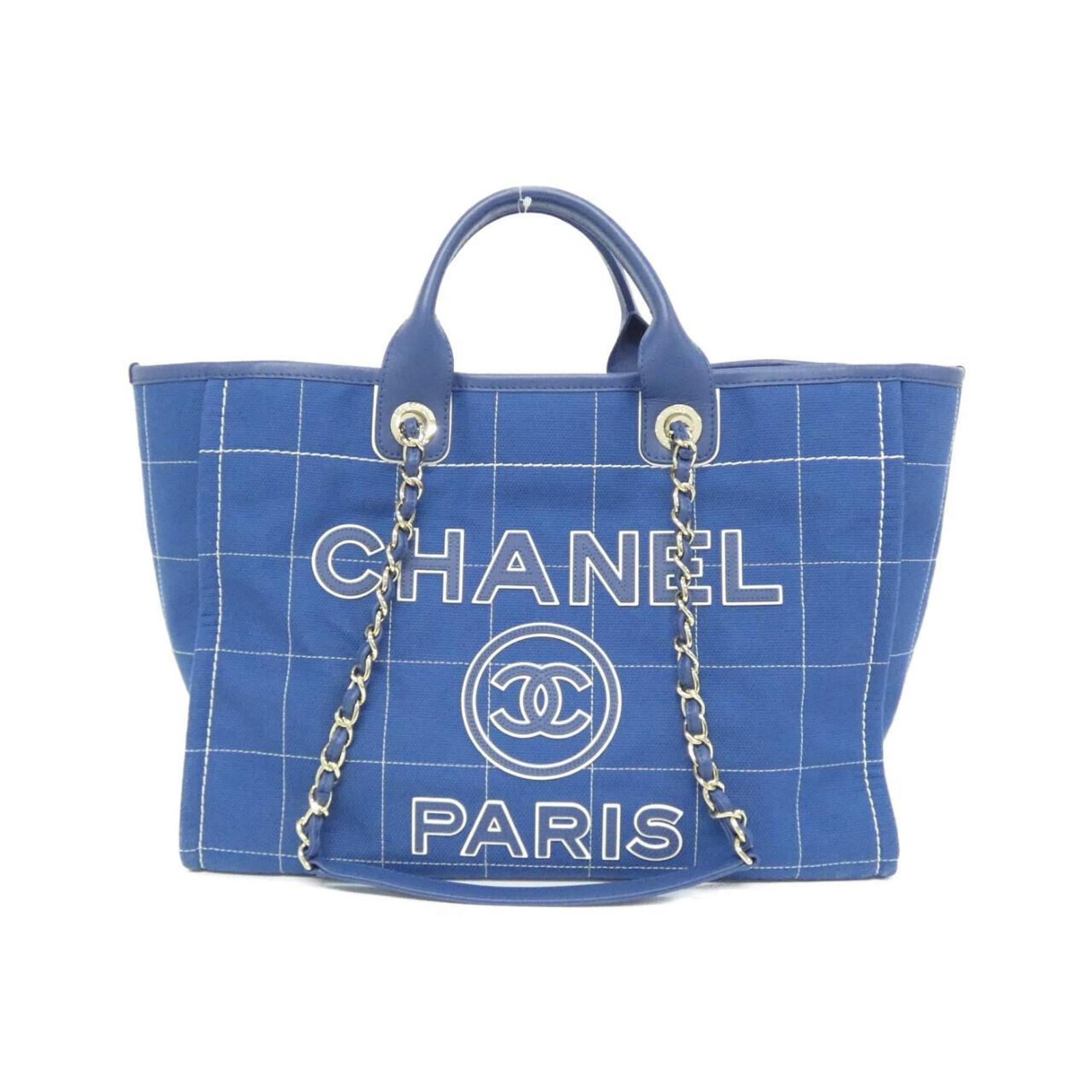 Chanel Handbag Pouch Cotton: Chanel Handbag Pouch Cotton The Chanel Handbag Pouch Cotton is a unique and stylish accessory, featuring the iconic blue and white color combination. Made from high-quality cotton material, it measure