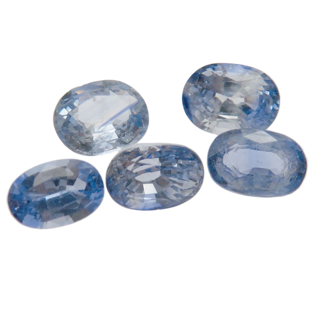 Sapphire Loose Blue 0.8G: Sapphire Loose Blue 0.8G Sapphire Loose Blue 0.8G - A stunning blue sapphire weighing 4.49ct, showcasing its vibrant color in a loose setting. This beautiful gemstone is a great addition to any jewelr