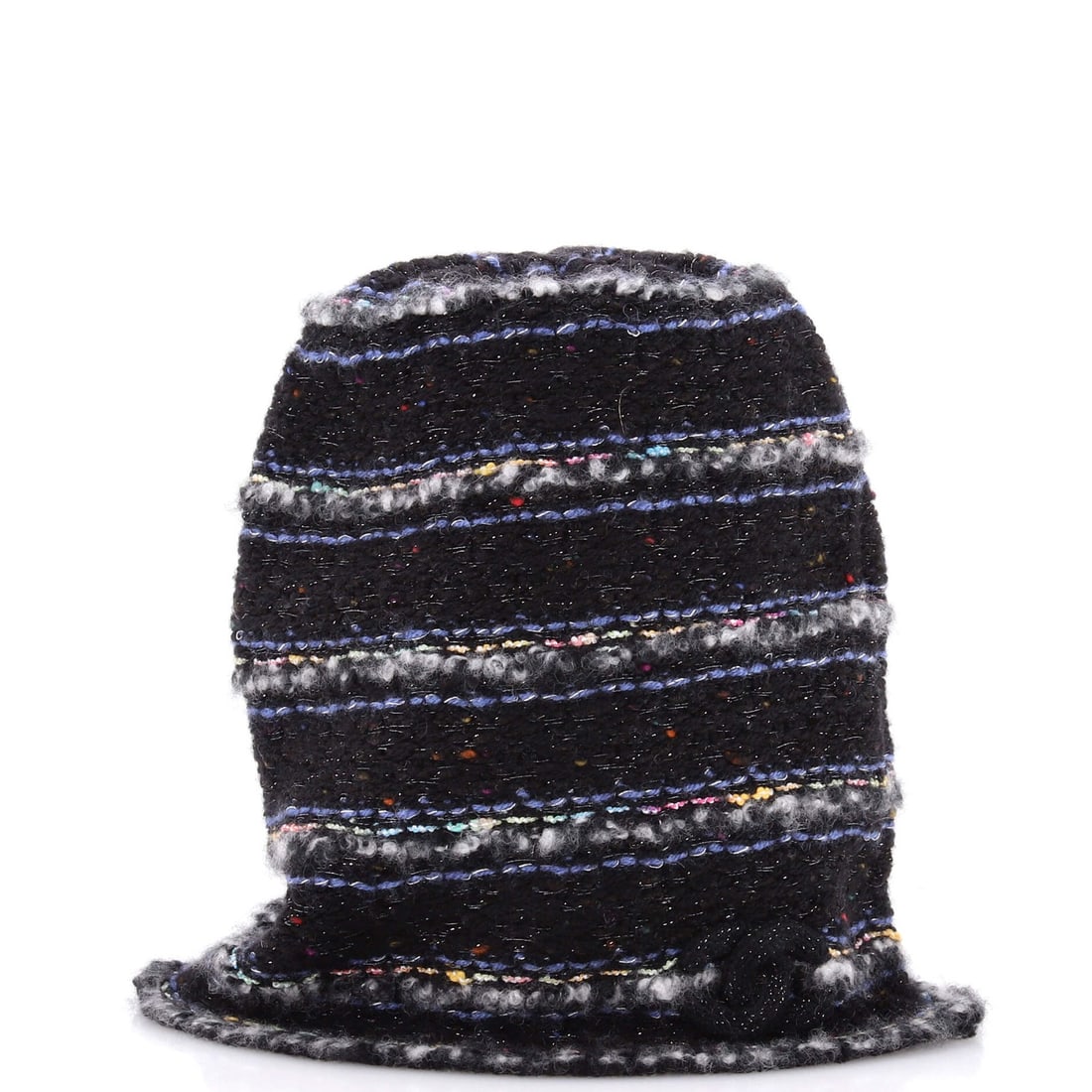 Wool Blend Beanie Chanel CC: Wool Blend Beanie Chanel CC Wool Blend Beanie Chanel CC in black features a classic design with minor pilling and fraying throughout, adding a touch of subtle wear to its overall appearance. The