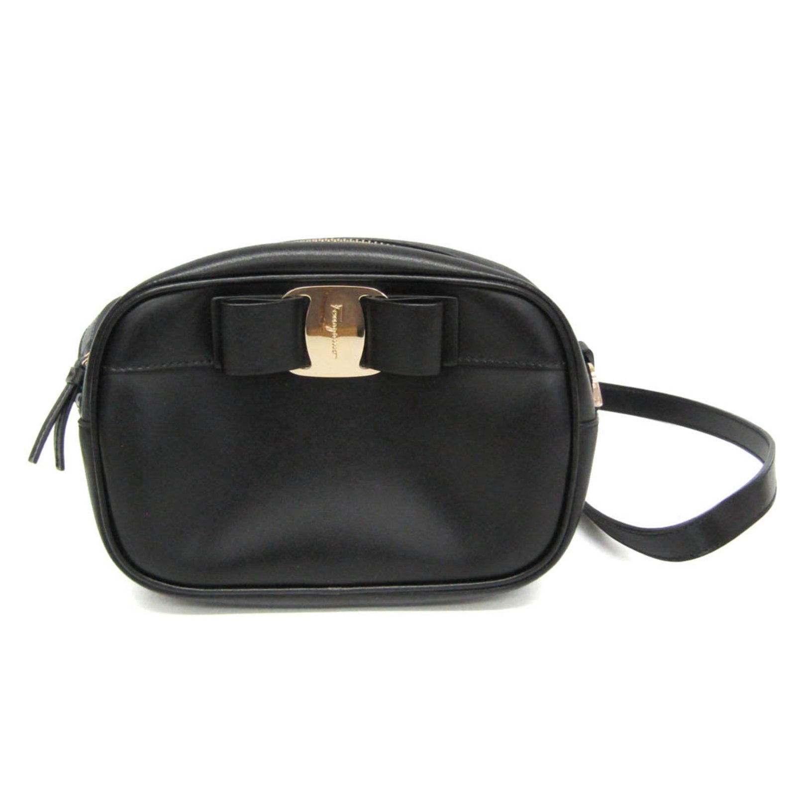 Ferragamo Leather Shoulder Bag Salvatore: Ferragamo Leather Shoulder Bag Salvatore The Salvatore Ferragamo Leather Shoulder Bag AU-21 H498 is a sleek and sophisticated black leather shoulder bag with a zipper closure. Featuring an open