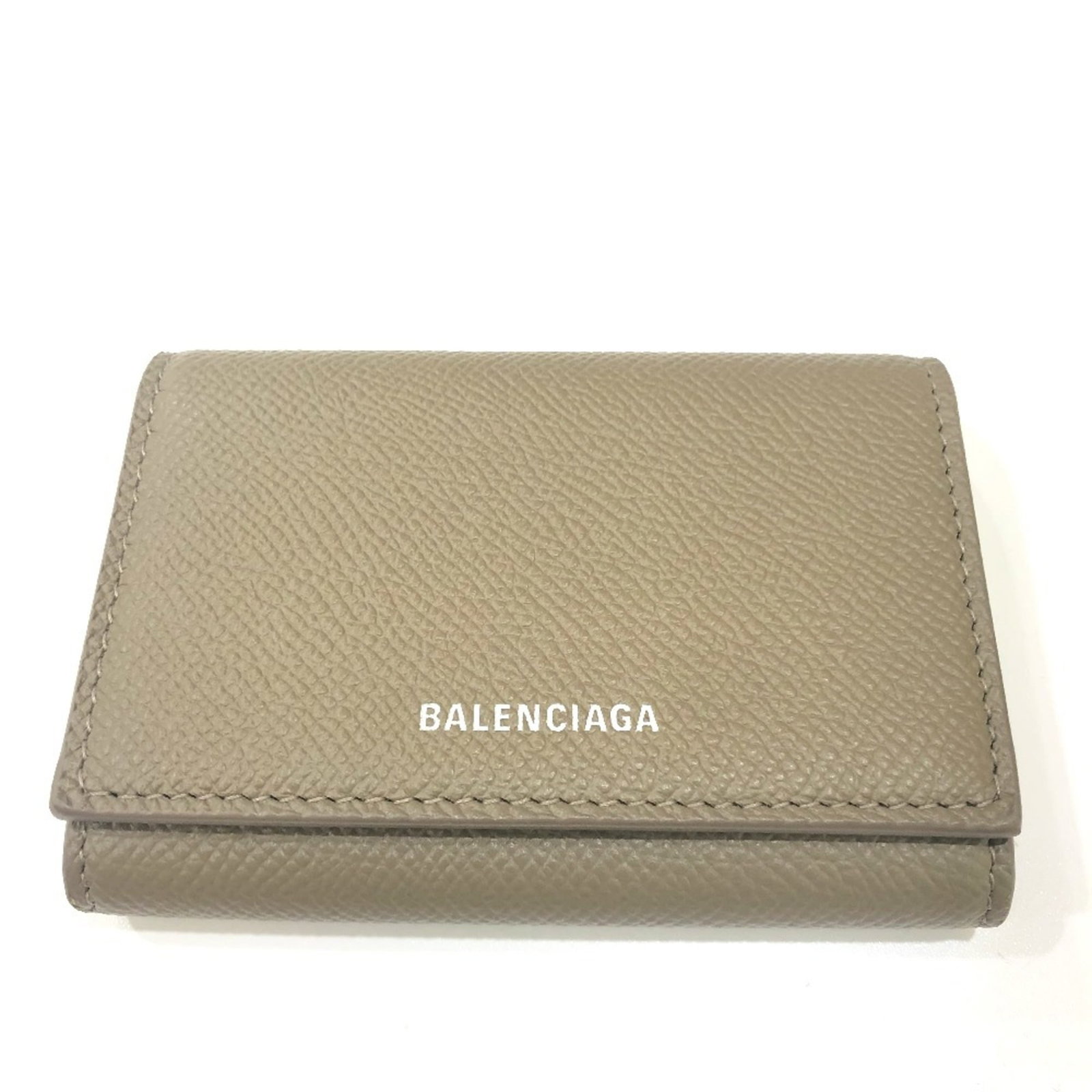 Card case leather by Balenciaga: Card case leather by Balenciaga Balenciaga's card case is crafted from rich, supple brown leather. The sleek design features a snap fastener closure and measures 7cm x 10cm x 2cm. A luxurious dust bag