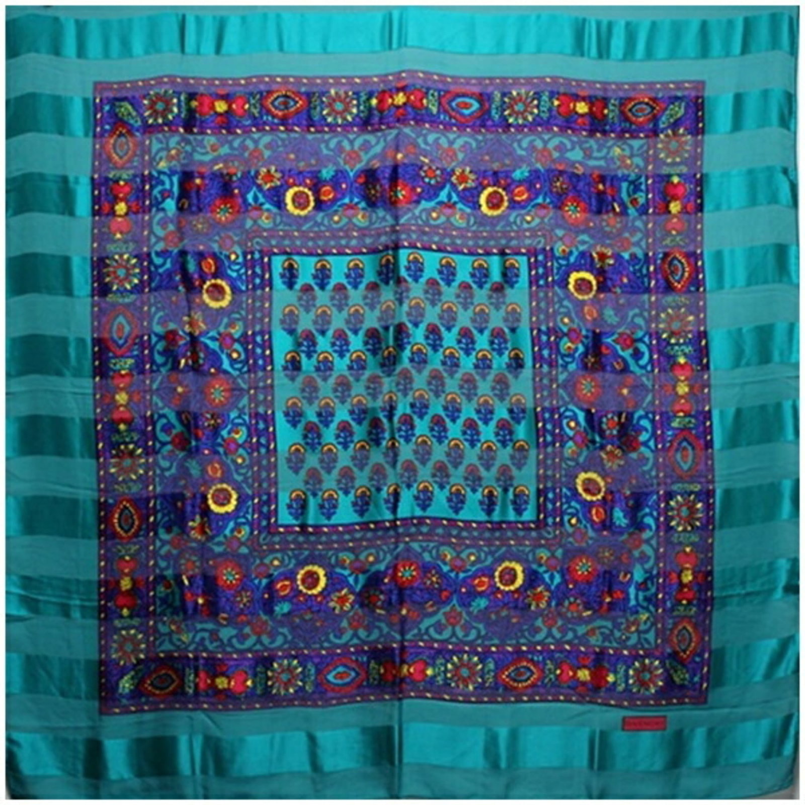 Givenchy Stole Silk 100%: Givenchy Stole Silk 100% Silk stole in vibrant green and multi-color hues, crafted from 100% silk material. Measuring 1.38m x 1.36m, it boasts an impressive size that makes a statement. This stunning 
