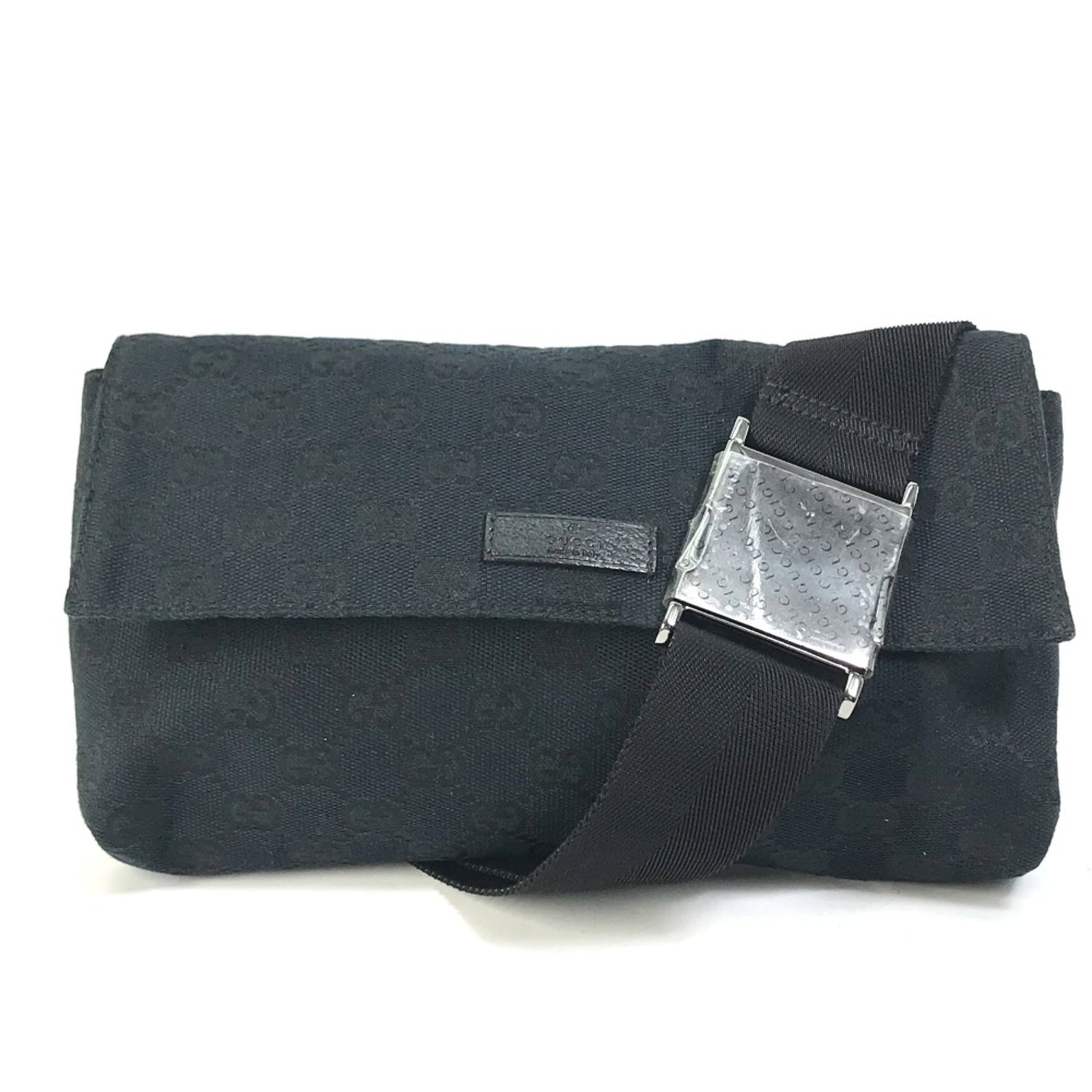 Gucci other: Gucci other Black Gucci other with sleek dimensions, measuring W21.5cmxH12.5cmxD3.5cm and bearing a signature. This compact accessory boasts a striking black color that adds a touch of sophistication 