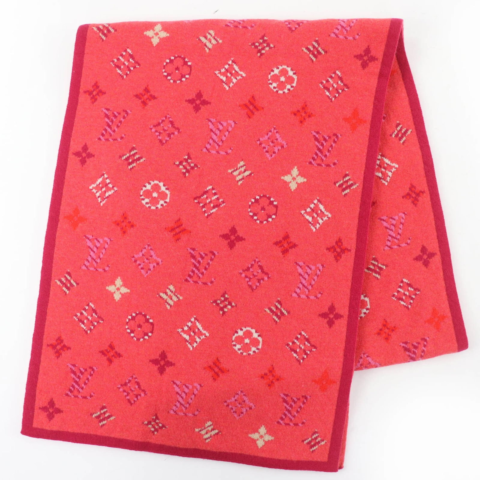 Louis Vuitton Scarf Wool 70% Cashmere 30%: Louis Vuitton Scarf Wool 70% Cashmere 30% Luxurious and vibrant, this Louis Vuitton scarf boasts a stunning multi-color design. Made from a blend of wool and cashmere, it offers exceptional softness a