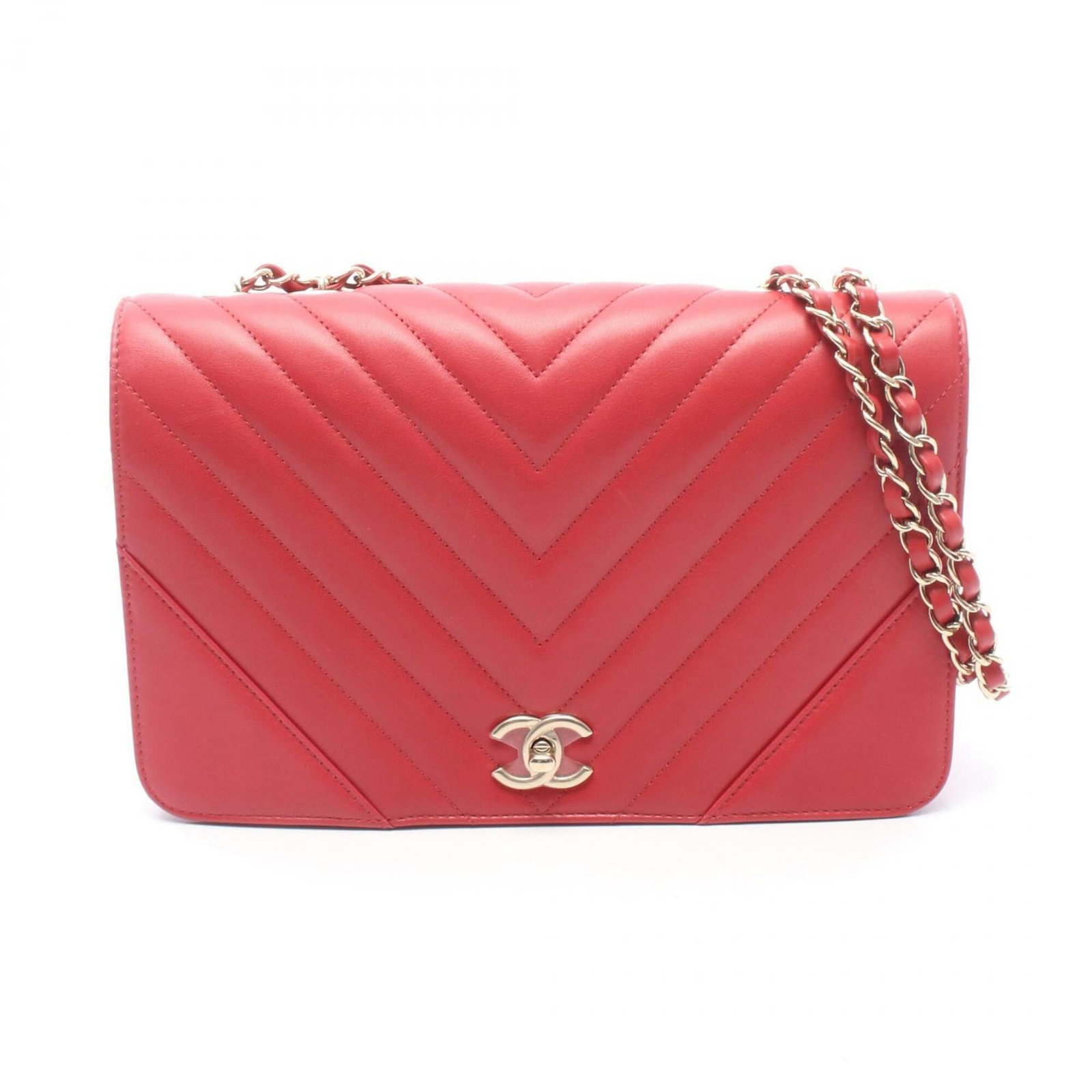 Chanel Handbag Shoulder Bag Leather: Chanel Handbag Shoulder Bag Leather This stunning Chanel shoulder bag features a bold red leather exterior, showcasing the iconic brand's signature style. Measuring 18cm x 27.5cm x 7cm, it offers a sp