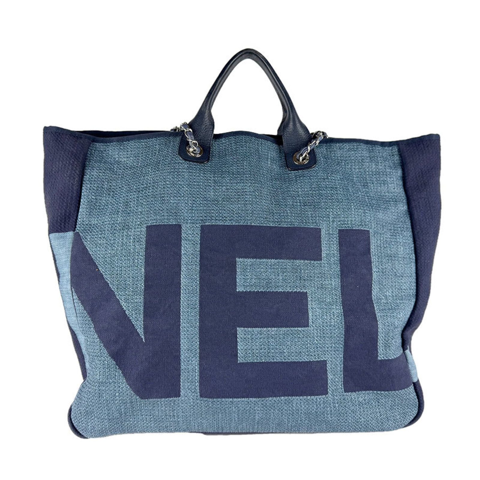 Chanel Shoulder Bag Tote Bag Raffia Canvas: Chanel Shoulder Bag Tote Bag Raffia Canvas Raffia and canvas blend in this iconic Chanel shoulder bag tote, crafted from durable materials. The blue hue adds a touch of sophistication to its classic d