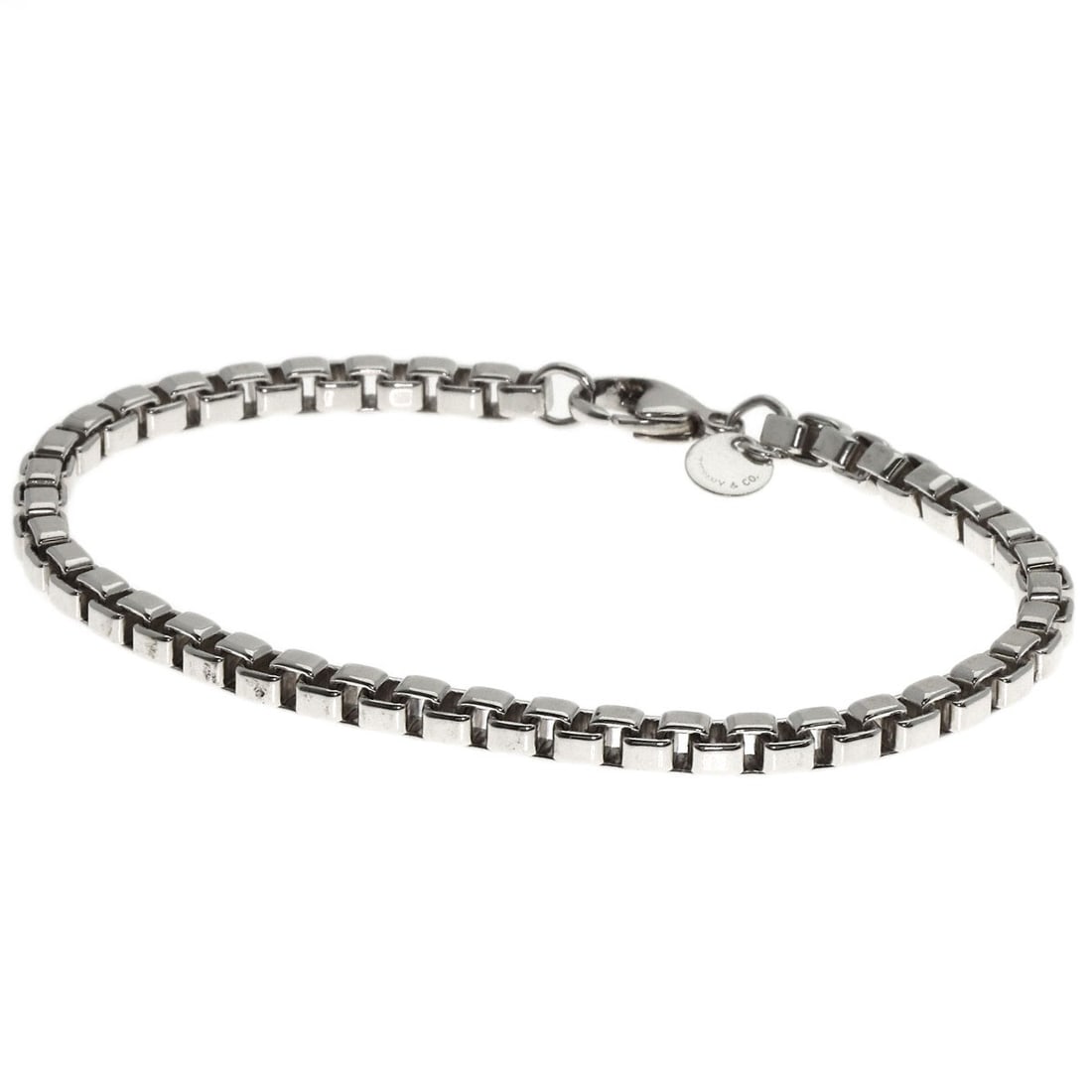 Tiffany&Co. Venetian Bracelet Silver: Tiffany&Co. Venetian Bracelet Silver Tiffany&Co. Venetian Bracelet Silver features a sleek silver design with no main stone, making it a simple yet elegant accessory. This bracelet showcases the iconi