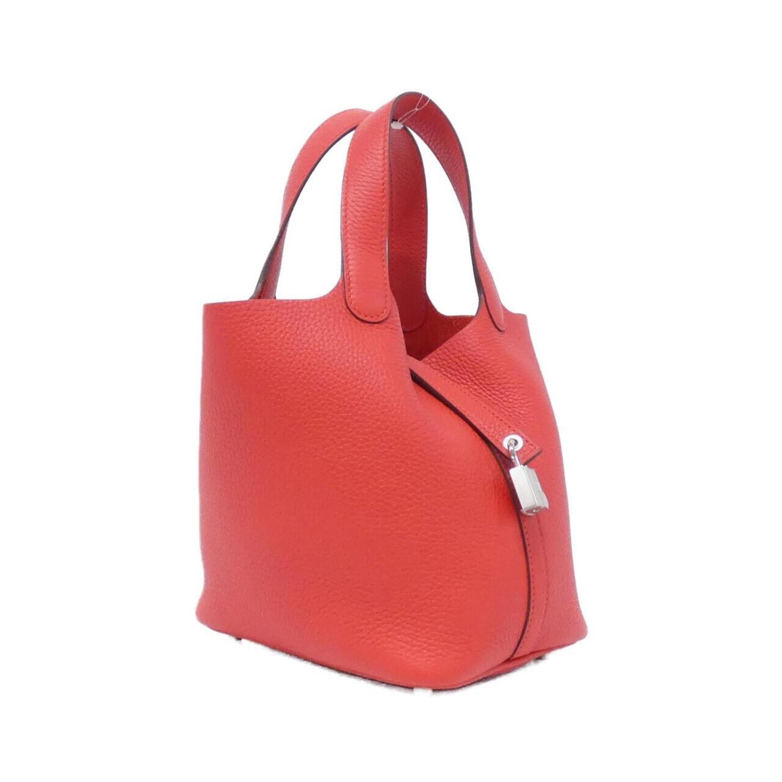 Clemence Leather Handbag Taurillon Hermes: Clemence Leather Handbag Taurillon Hermes Taurillon clemence leather handbag from Hermes, featuring a striking red color. This stylish accessory measures 19cm x 18cm x 14cm and comes with a box, dust 