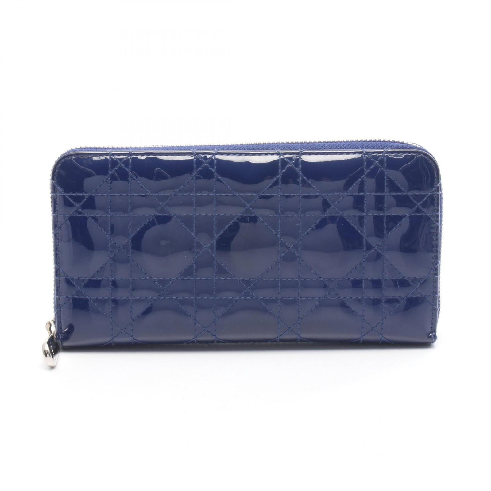Patent leather wallet Christian Dior Bi fold long: Patent leather wallet Christian Dior Bi fold long Christian Dior's patent leather bi-fold long wallet boasts sleek, sophisticated design with its striking blue hue. Measuring 10cm x 19cm x 2cm, it