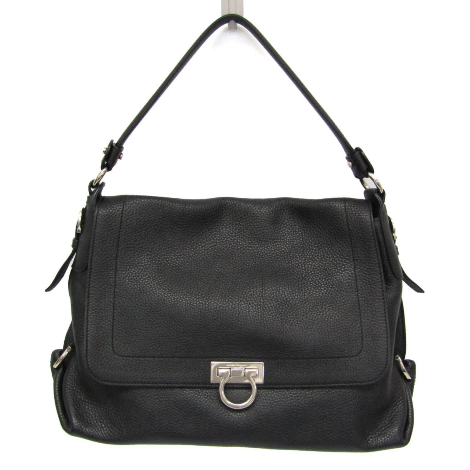 Ferragamo Leather Shoulder Bag Salvatore: Ferragamo Leather Shoulder Bag Salvatore Black leather one-shoulder bag with metal fasteners, featuring an open pocket and zipper pocket. The bag measures 28cm x 36cm x 14cm and weighs 1.06kg, making 