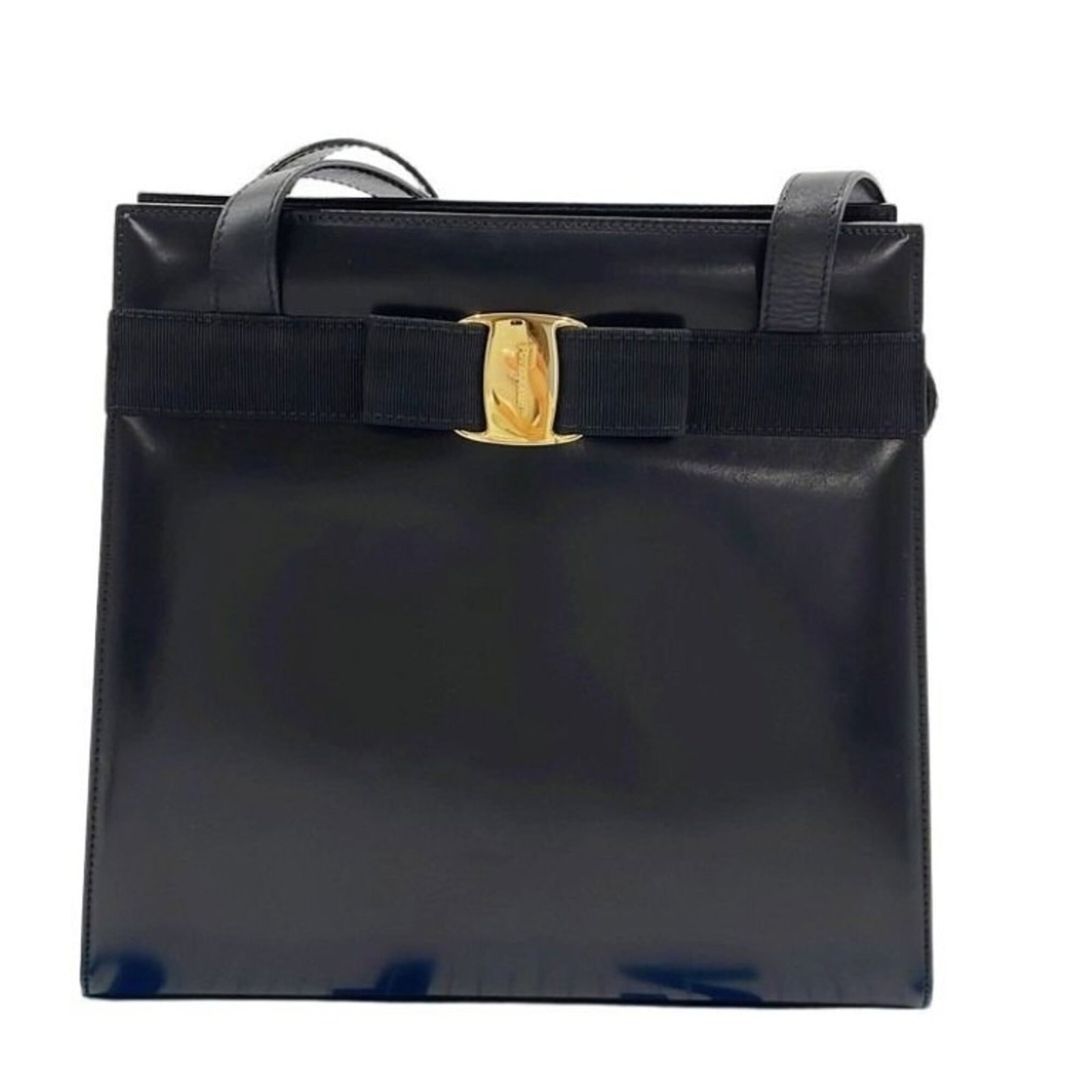 Ferragamo Leather Shoulder Bag Salvatore: Ferragamo Leather Shoulder Bag Salvatore Salvatore Ferragamo Leather Shoulder Bag BL-216 676 features black leather construction with precise measurements, standing at 26cm x 27.5cm x 10cm. The bag's