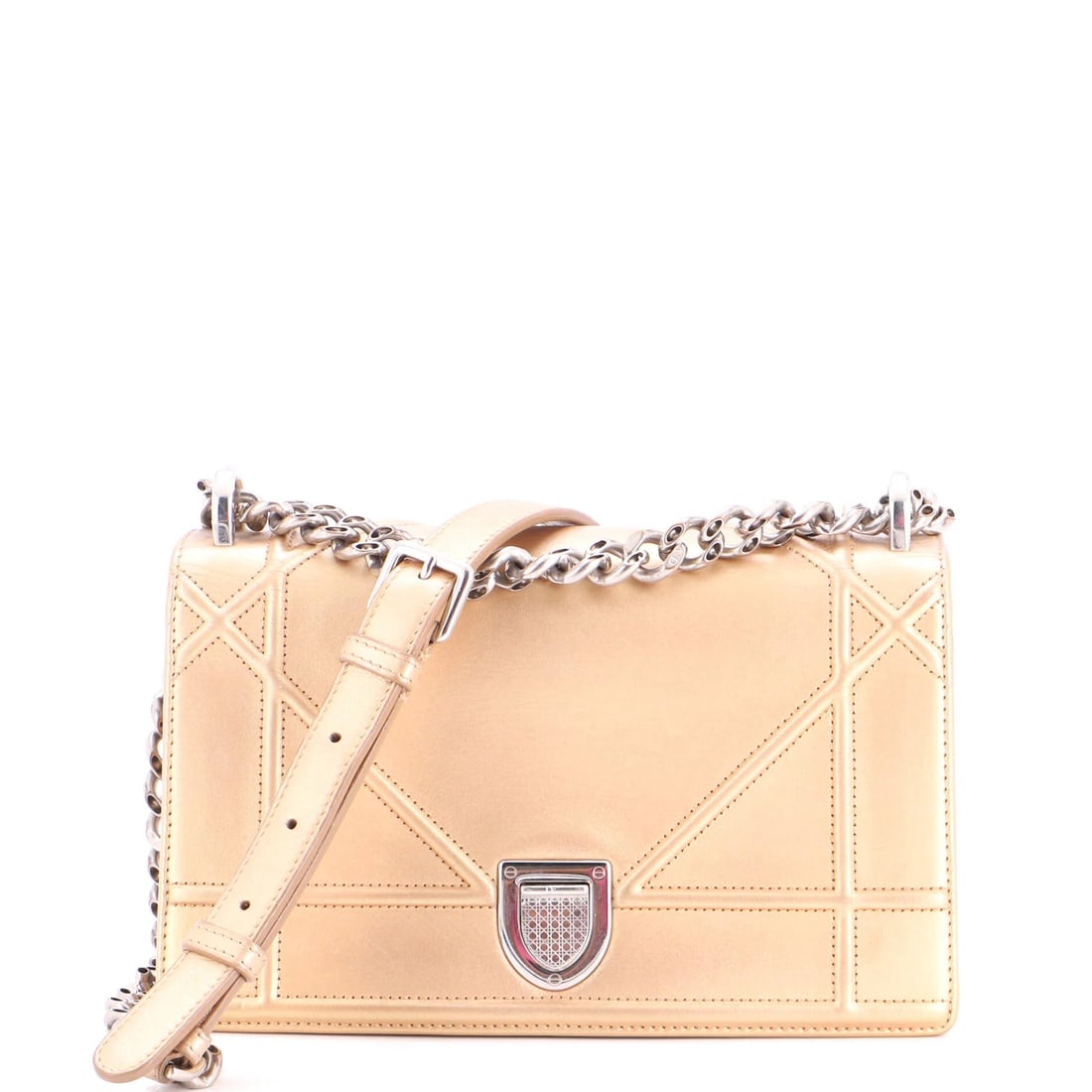 Calfskin Flap Bag Christian Dior Diorama Medium: Calfskin Flap Bag Christian Dior Diorama Medium Calfskin Flap Bag Christian Dior Diorama Medium features a neutral exterior with heavy edge wear, scuffs, and discoloration. The bag's interior boasts a