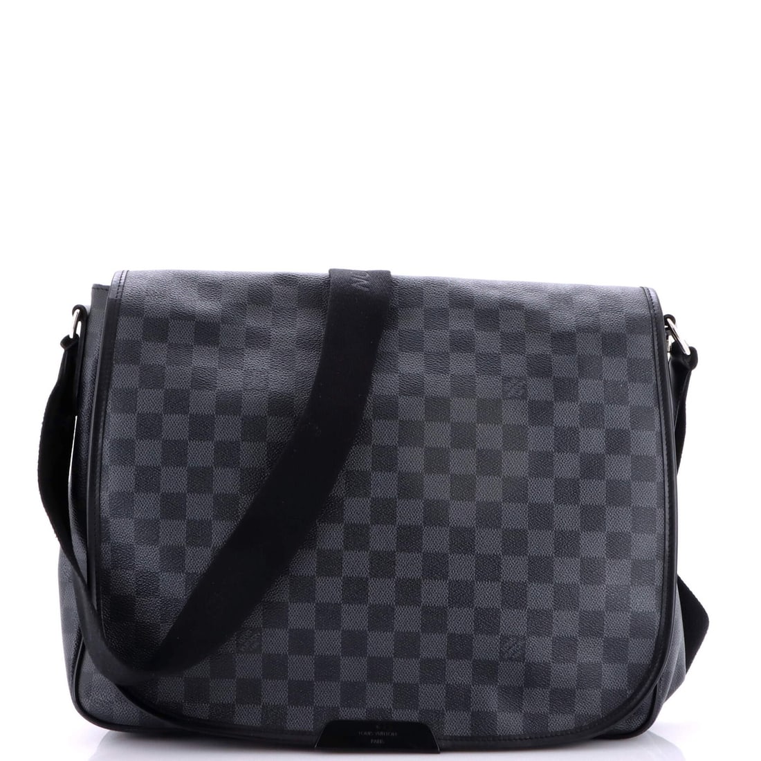 Louis Vuitton Daniel Messenger Bag Damier Graphite GM: Louis Vuitton Daniel Messenger Bag Damier Graphite GM Black Louis Vuitton Daniel Messenger Bag Damier Graphite GM in excellent condition, featuring minor creases on the exterior and pilling on the han