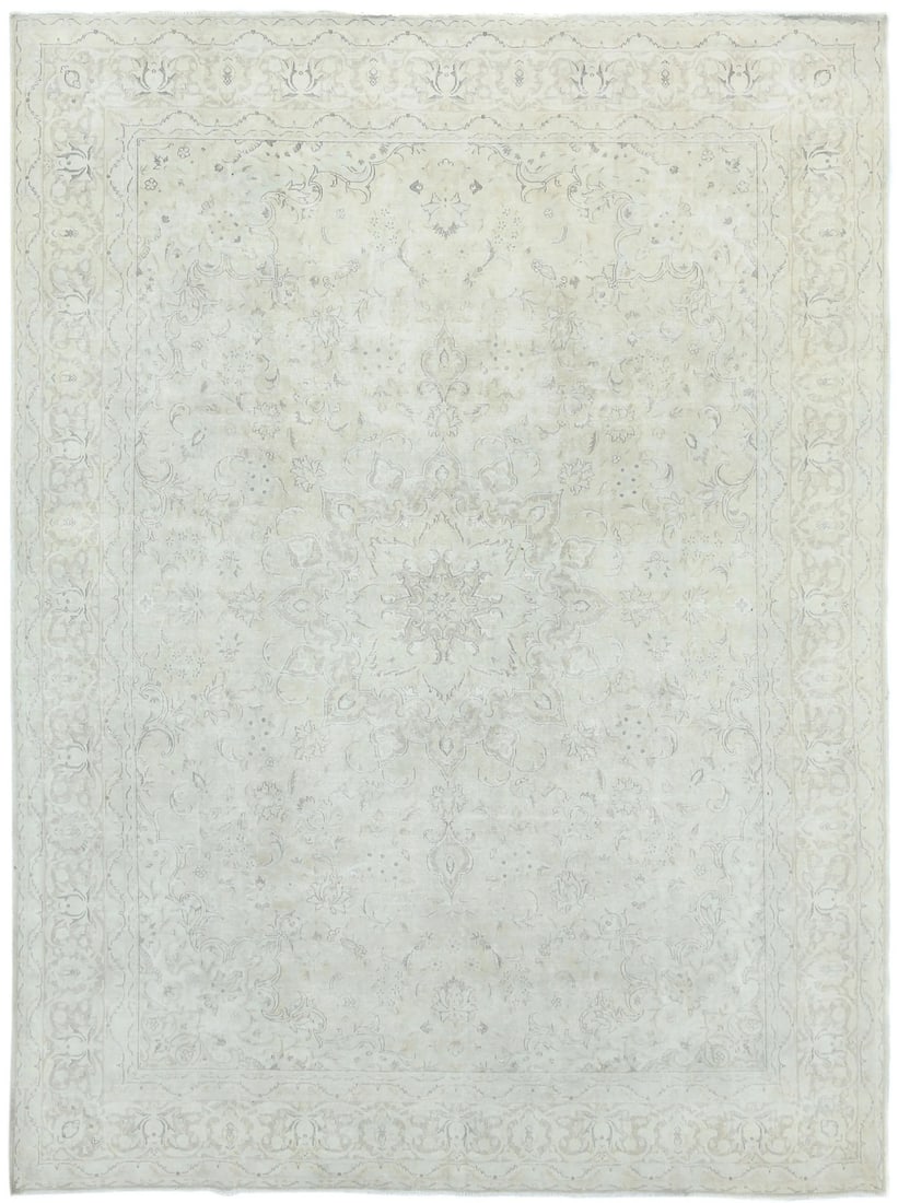 10X13 Antique Oriental Rug Muted Beige Floral Distressed Living Room Carpet Hand-Knotted: 10X13 Antique Oriental Rug Muted Beige Floral Distressed Living Room Carpet Hand-Knotted Hand-knotted in wool, this 10x13 antique Oriental rug boasts a beautiful muted beige floral pattern. Distressed