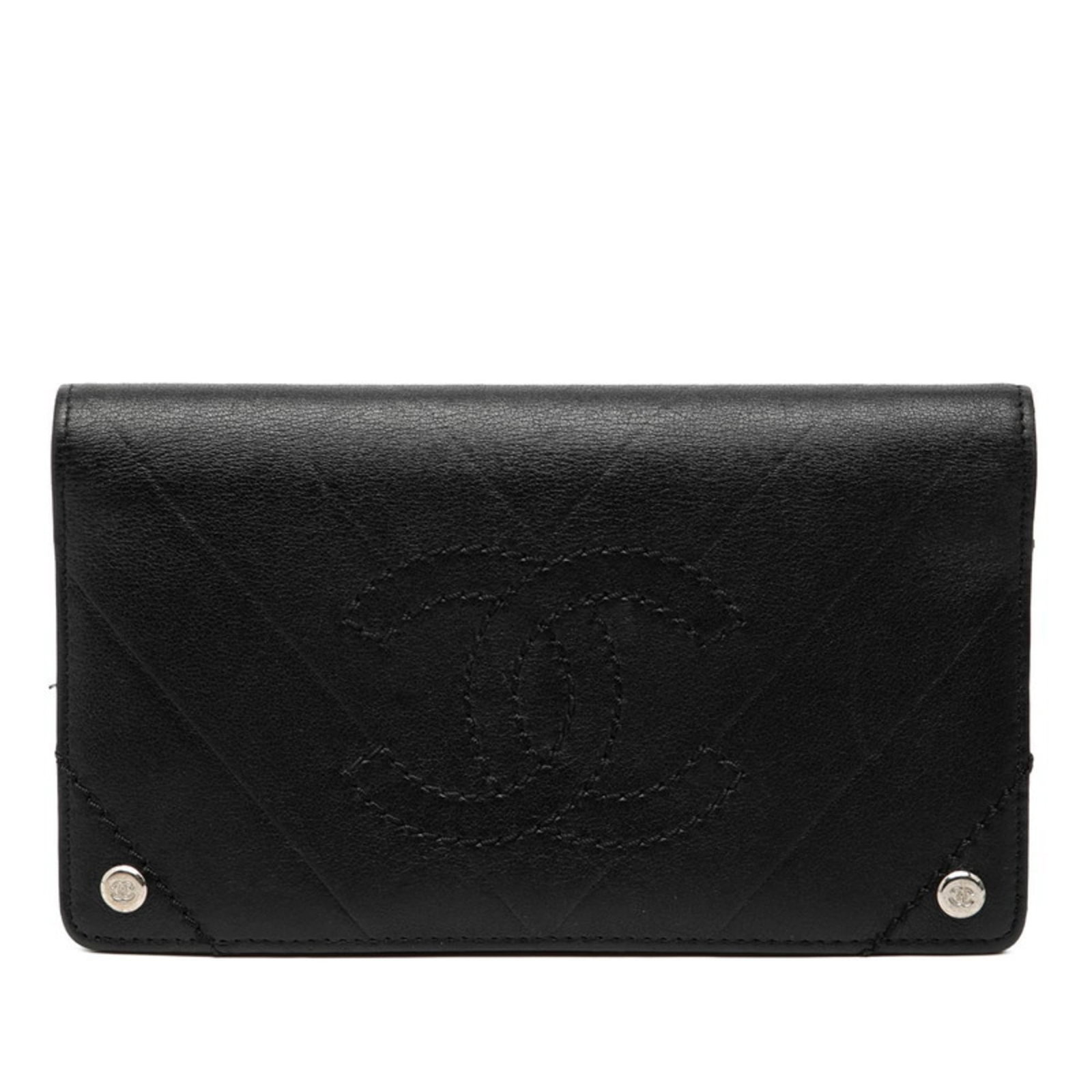 Long Wallet Leather Bi Fold Chanel: Long Wallet Leather Bi Fold Chanel Long wallet in black lambskin leather with a bi-fold design, measuring 10cm x 18cm x 2cm. This stylish accessory features a classic Chanel look and feel, perfect for